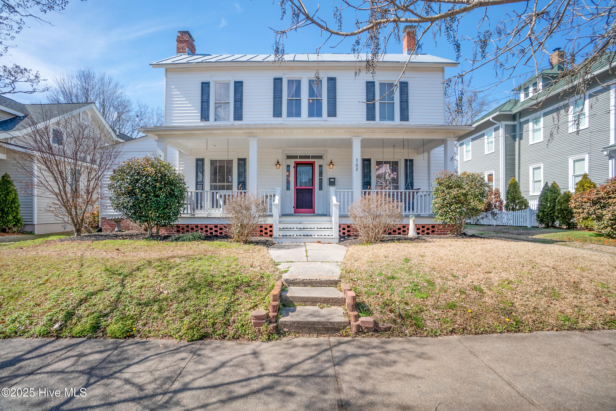 302 S Oakum Street Property Photo