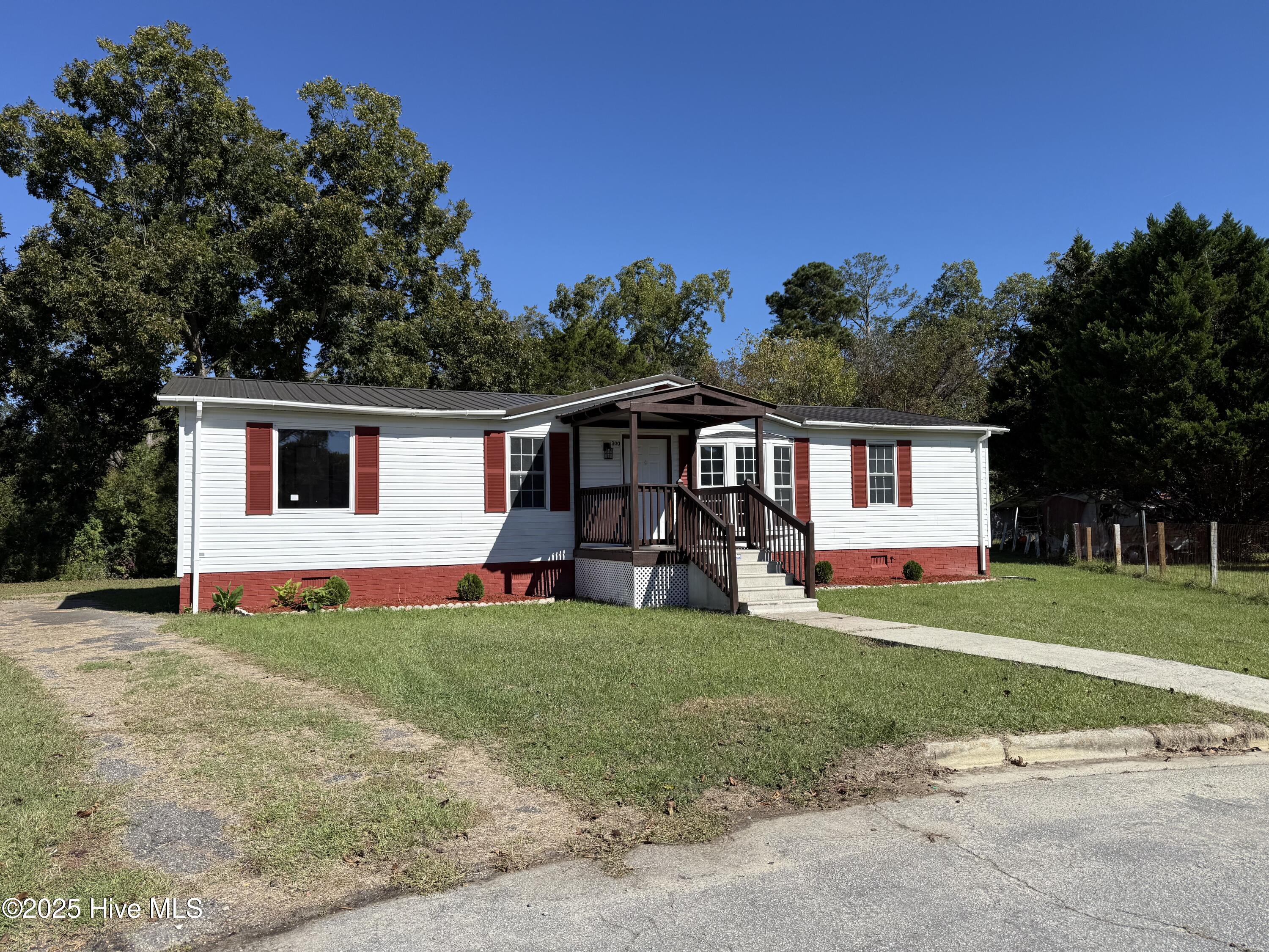 300 Horace Ward Avenue Property Photo 2