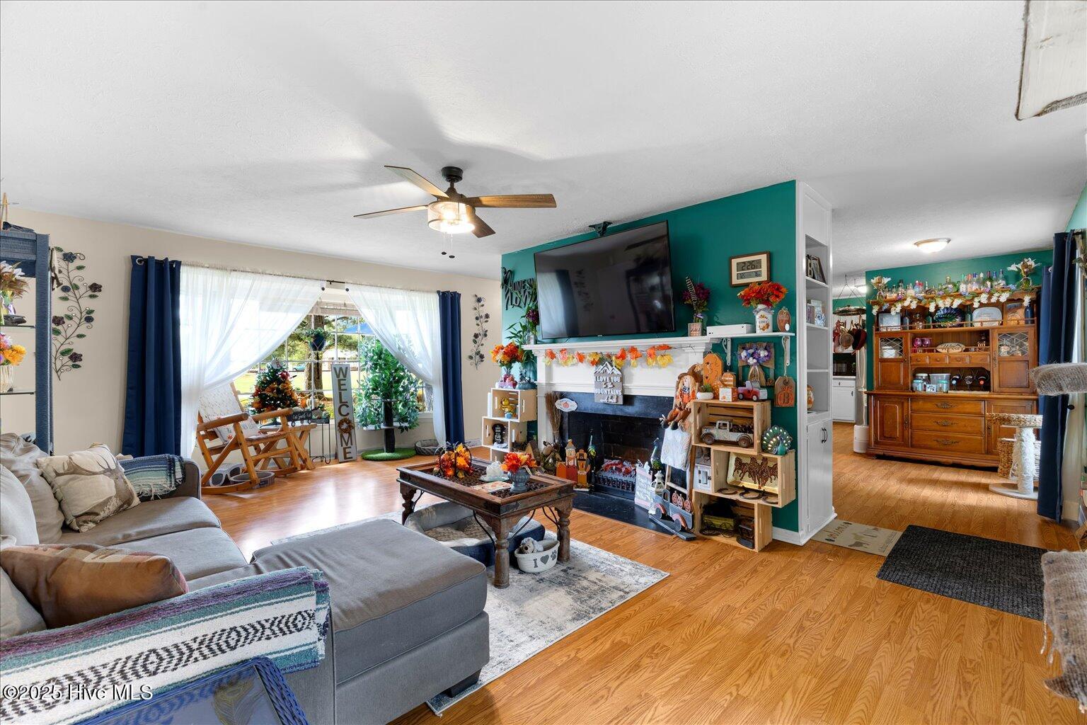 110 N East Avenue Property Photo 7