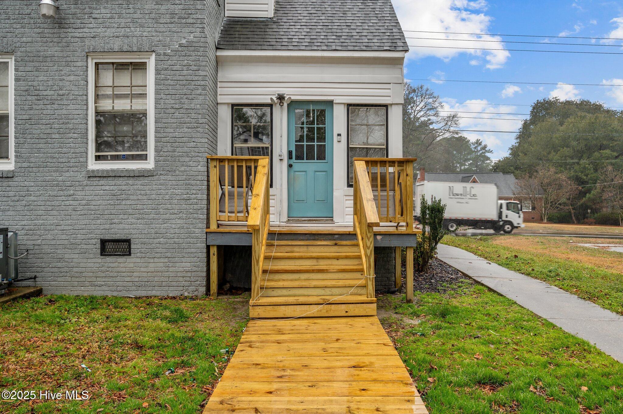900 Hines Street Property Photo 8