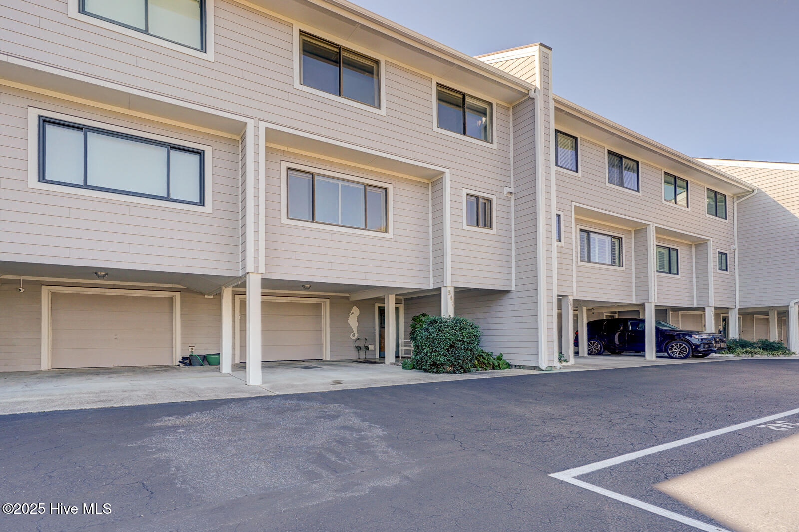 342 Causeway Drive Property Photo 3