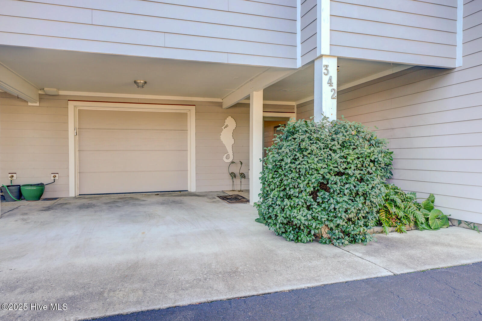 342 Causeway Drive Property Photo 4