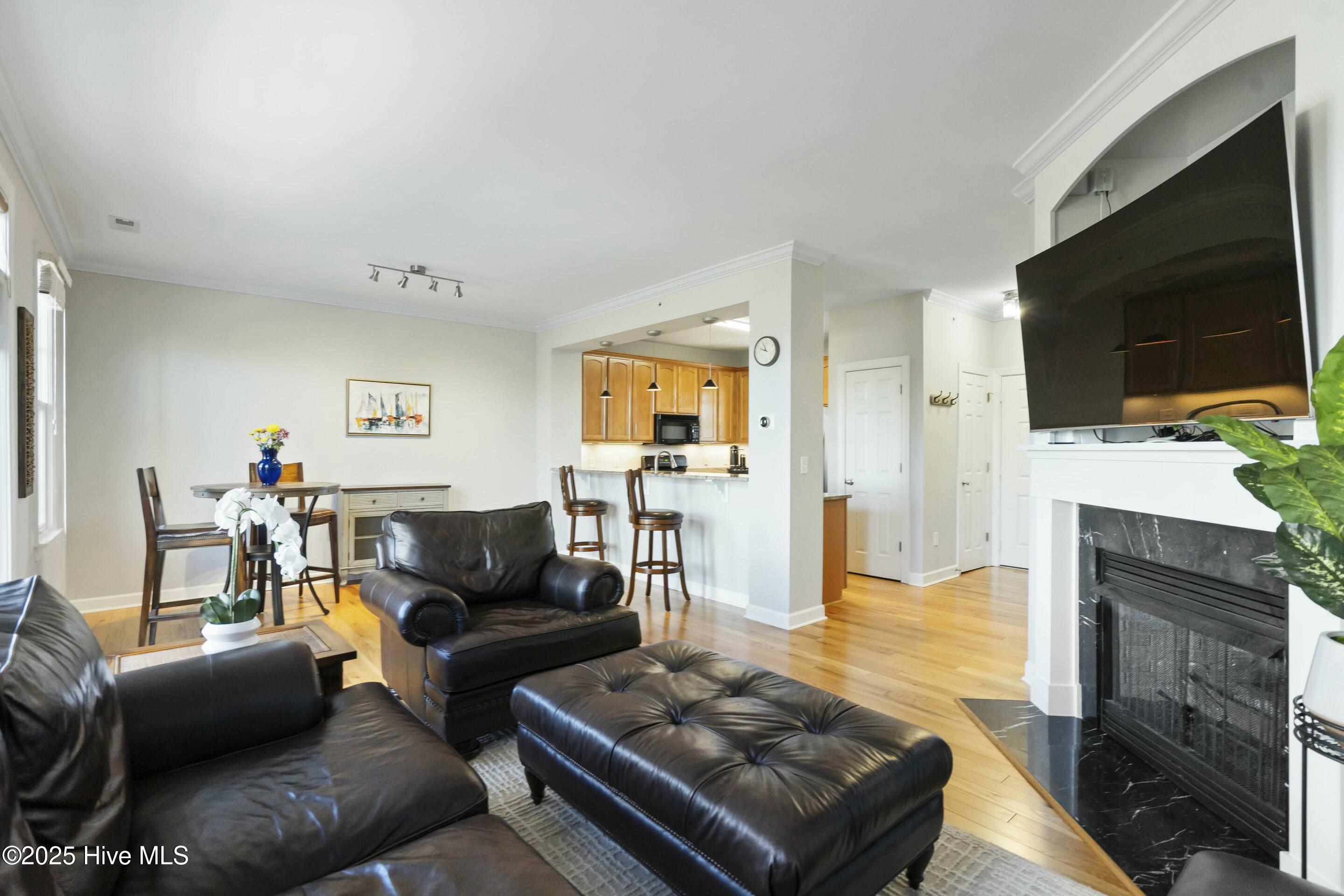 6809 Mayfaire Club Drive 302 Property Photo 7
