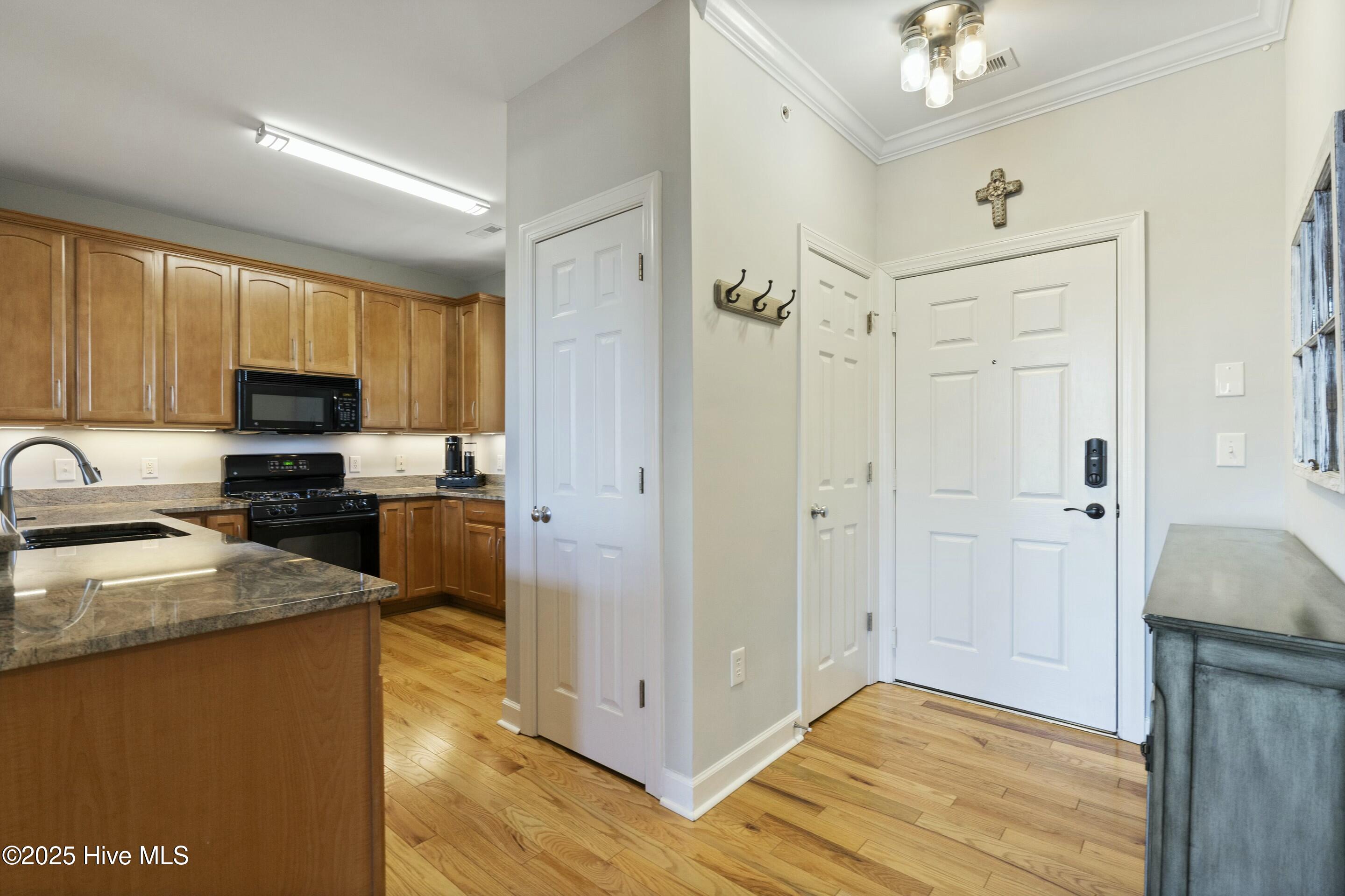 6809 Mayfaire Club Drive 302 Property Photo 15