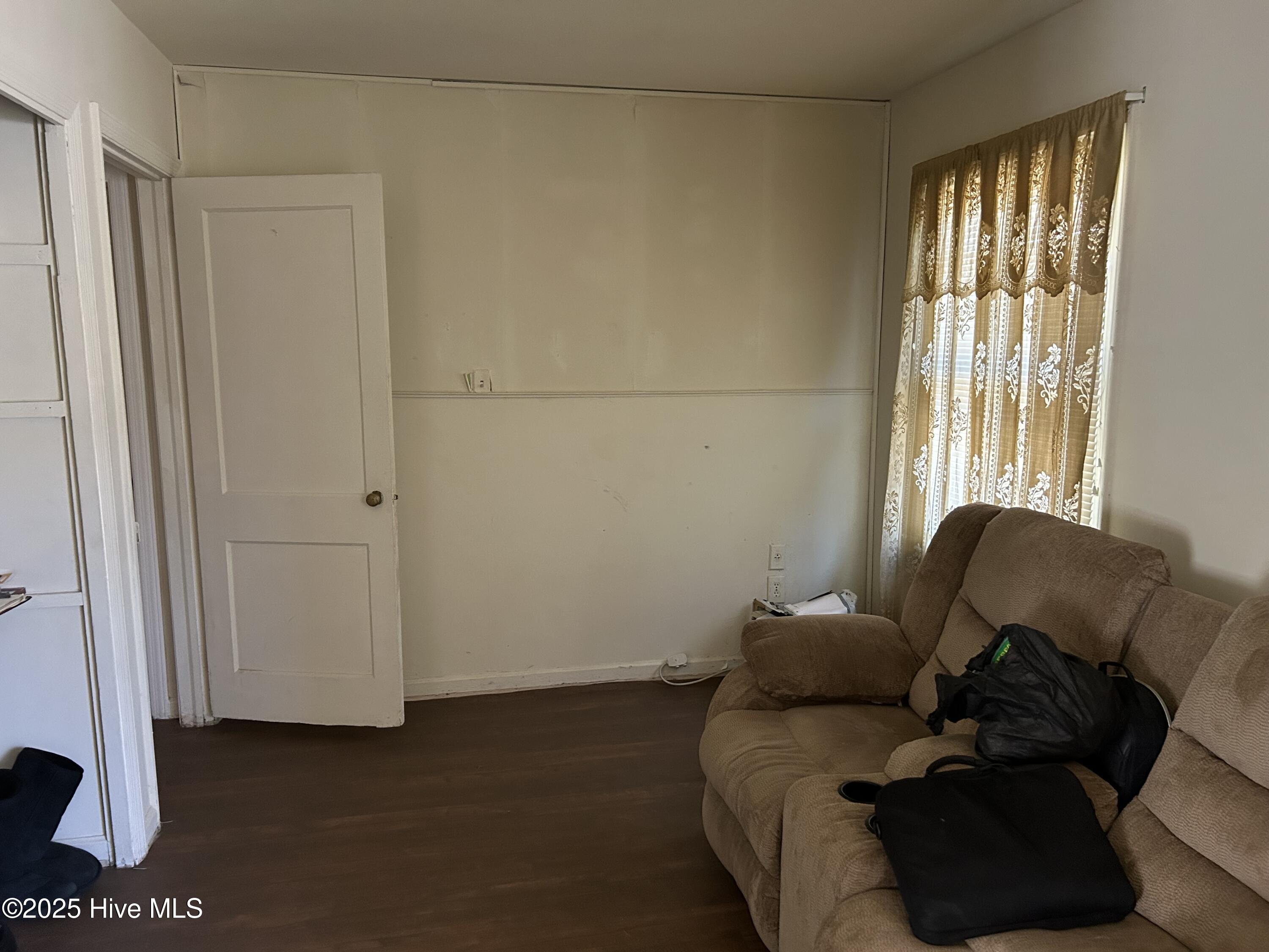 1117 S Pine Street Property Photo 4