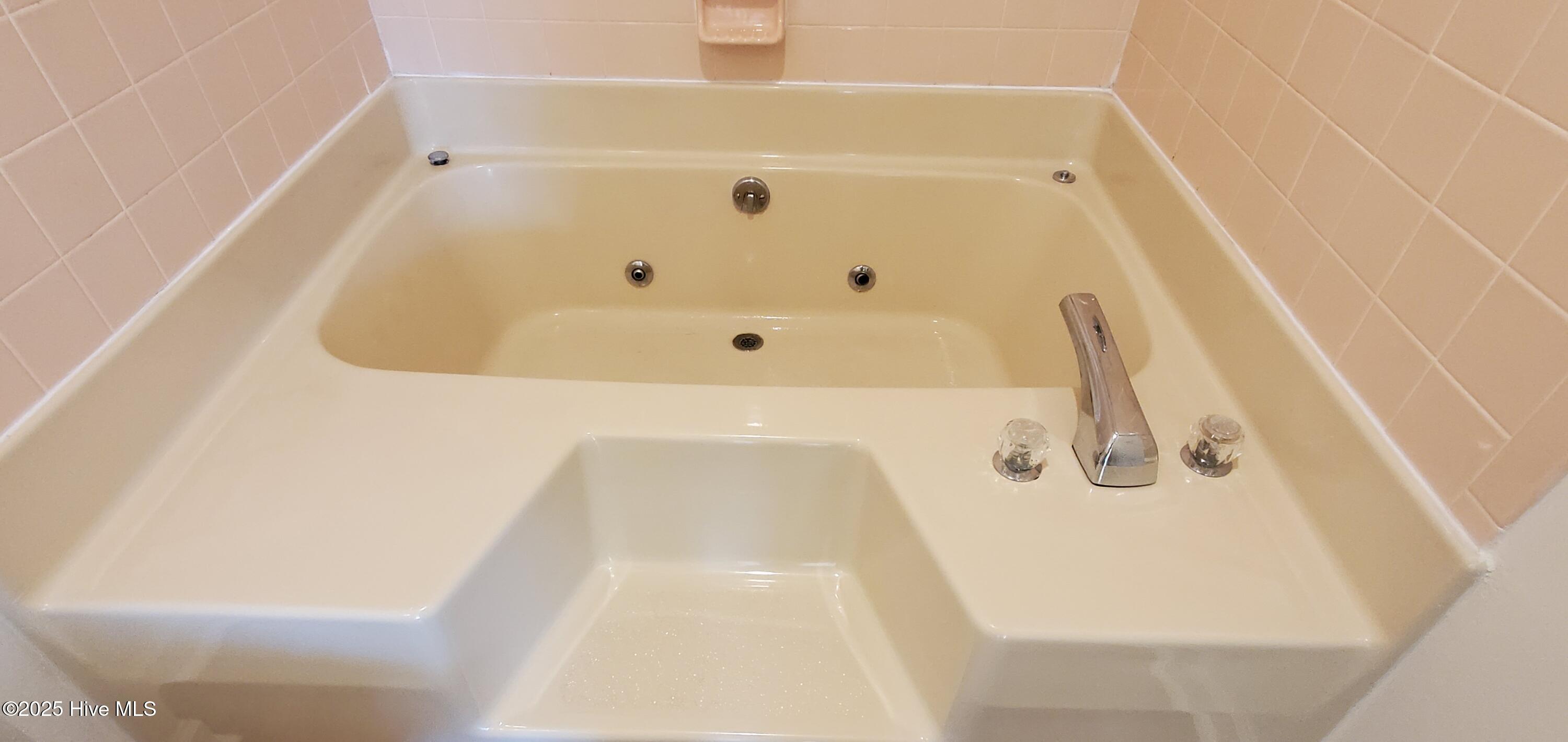 234 Persimmon Drive Apt C Property Photo 3