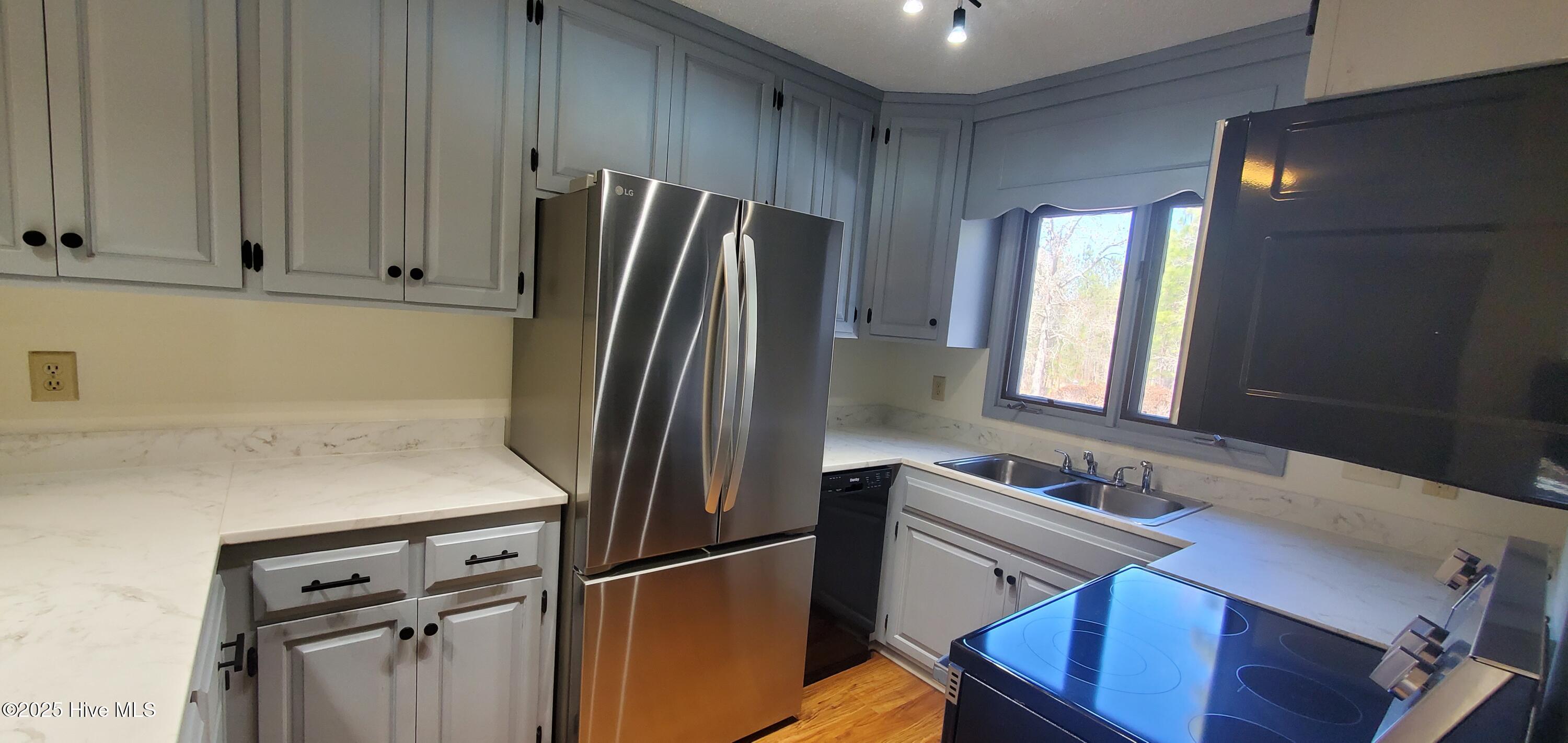 234 Persimmon Drive Apt C Property Photo 8