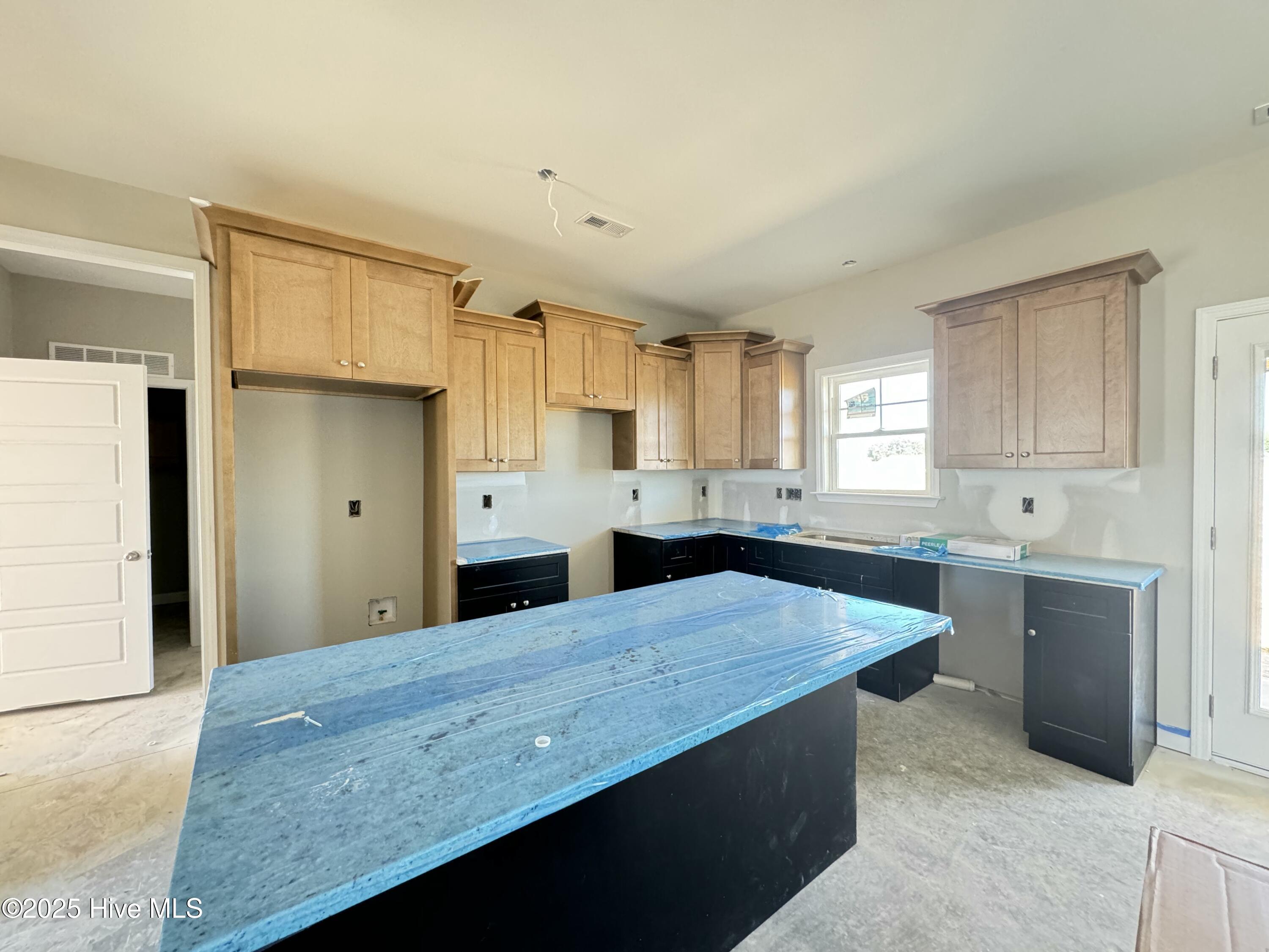 212 Dunbar Hill Drive Property Photo 4