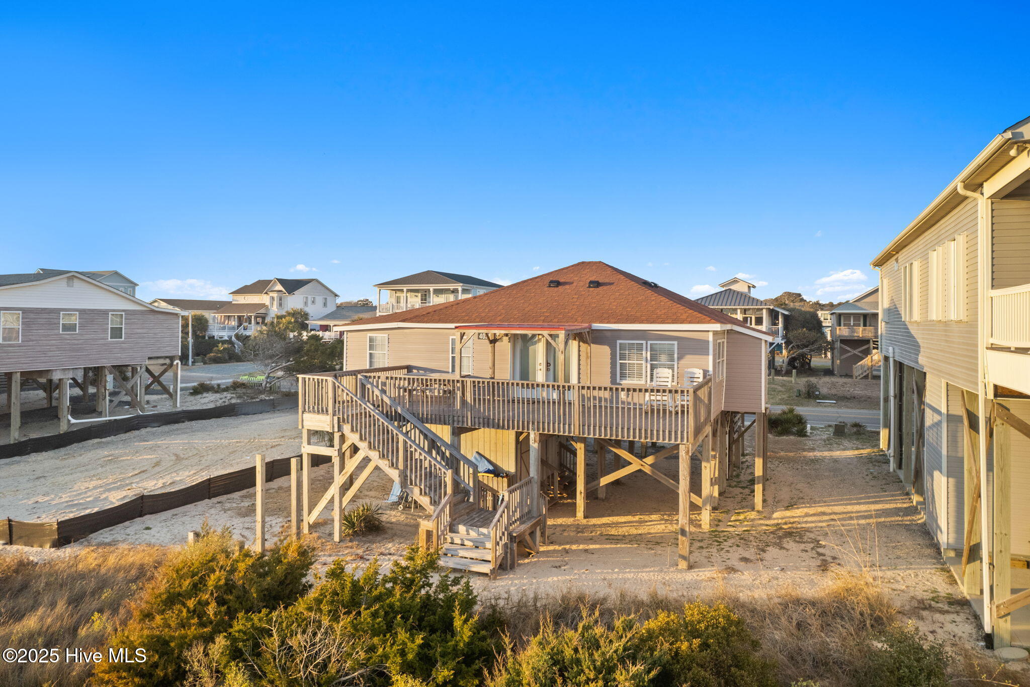 4025 E Beach Drive Property Photo 4