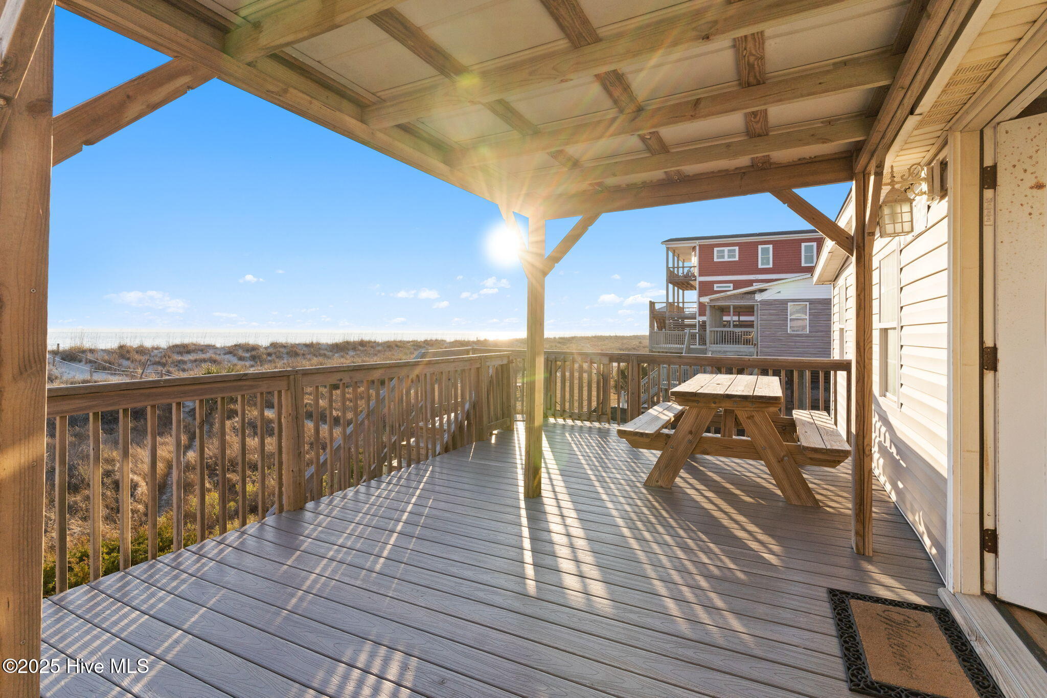 4025 E Beach Drive Property Photo 9