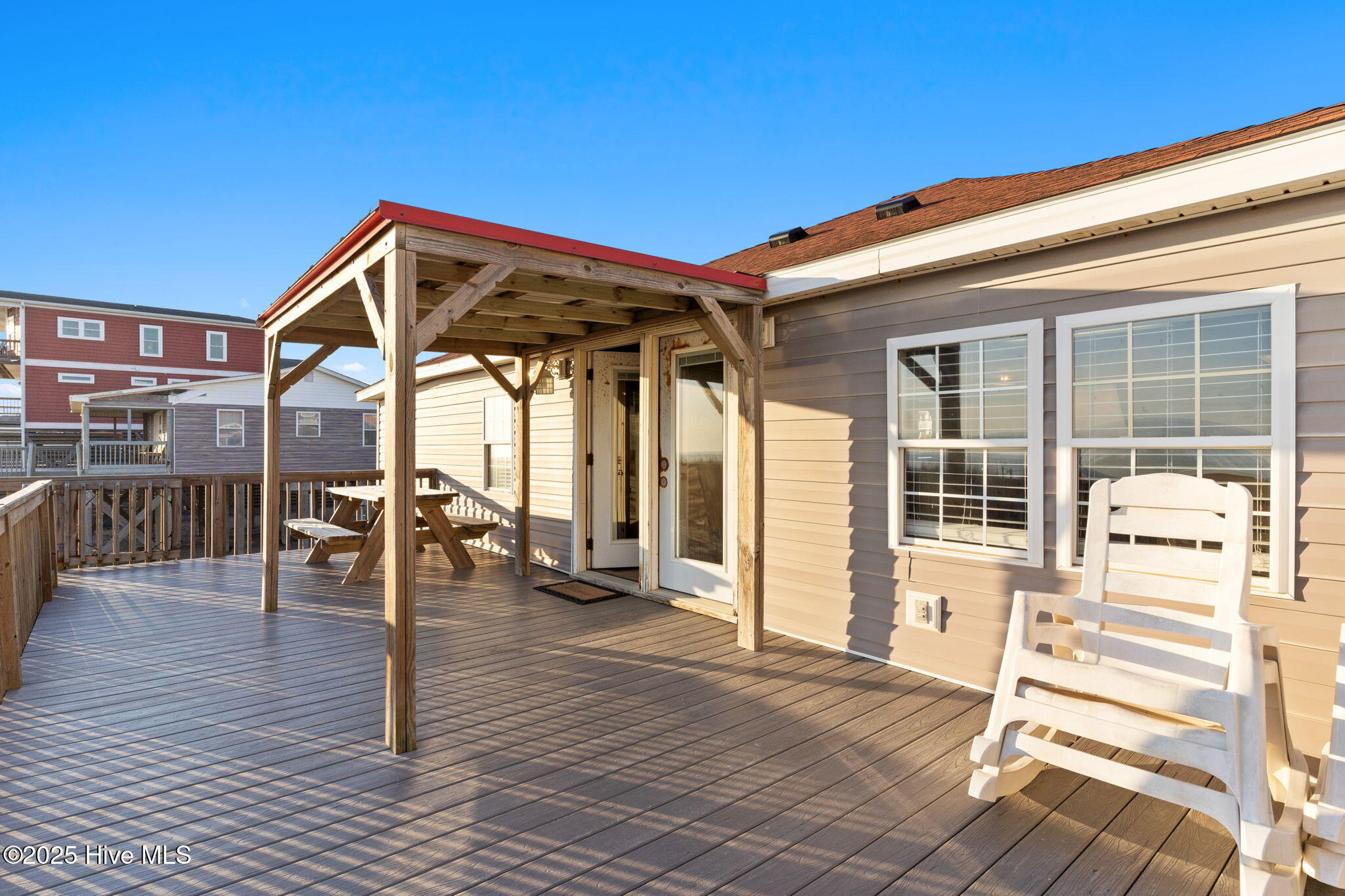 4025 E Beach Drive Property Photo 10
