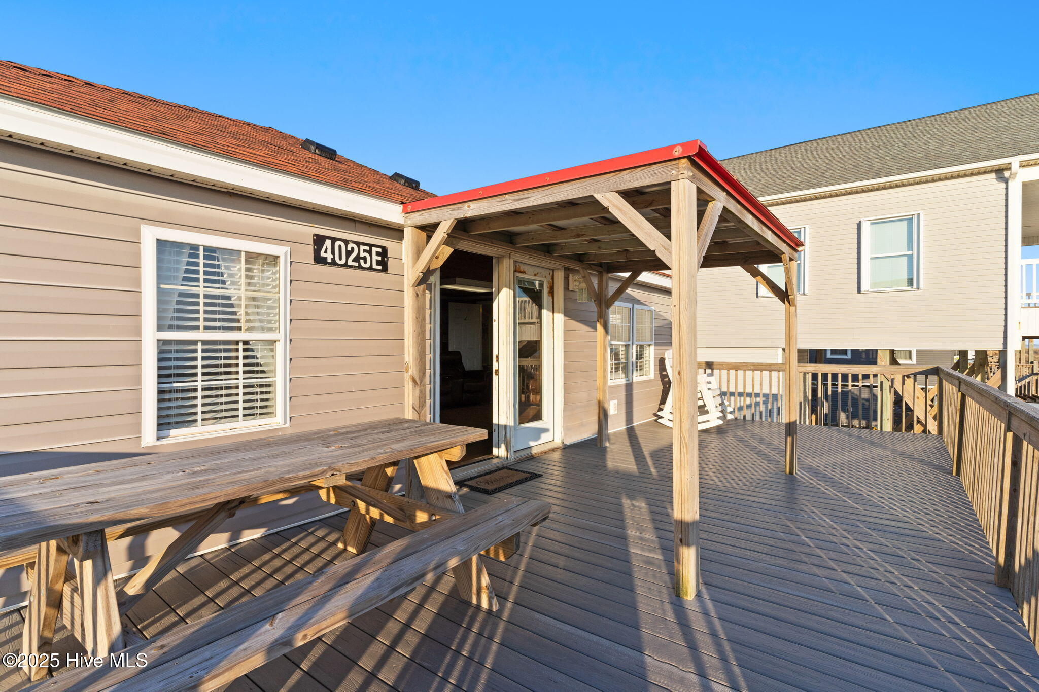 4025 E Beach Drive Property Photo 11