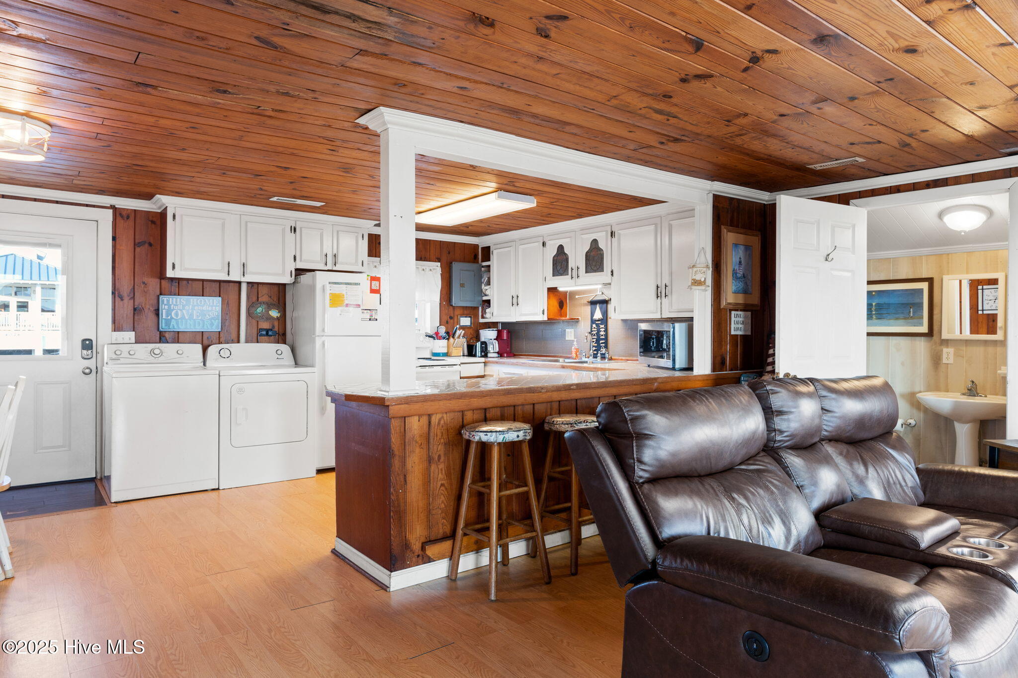 4025 E Beach Drive Property Photo 12