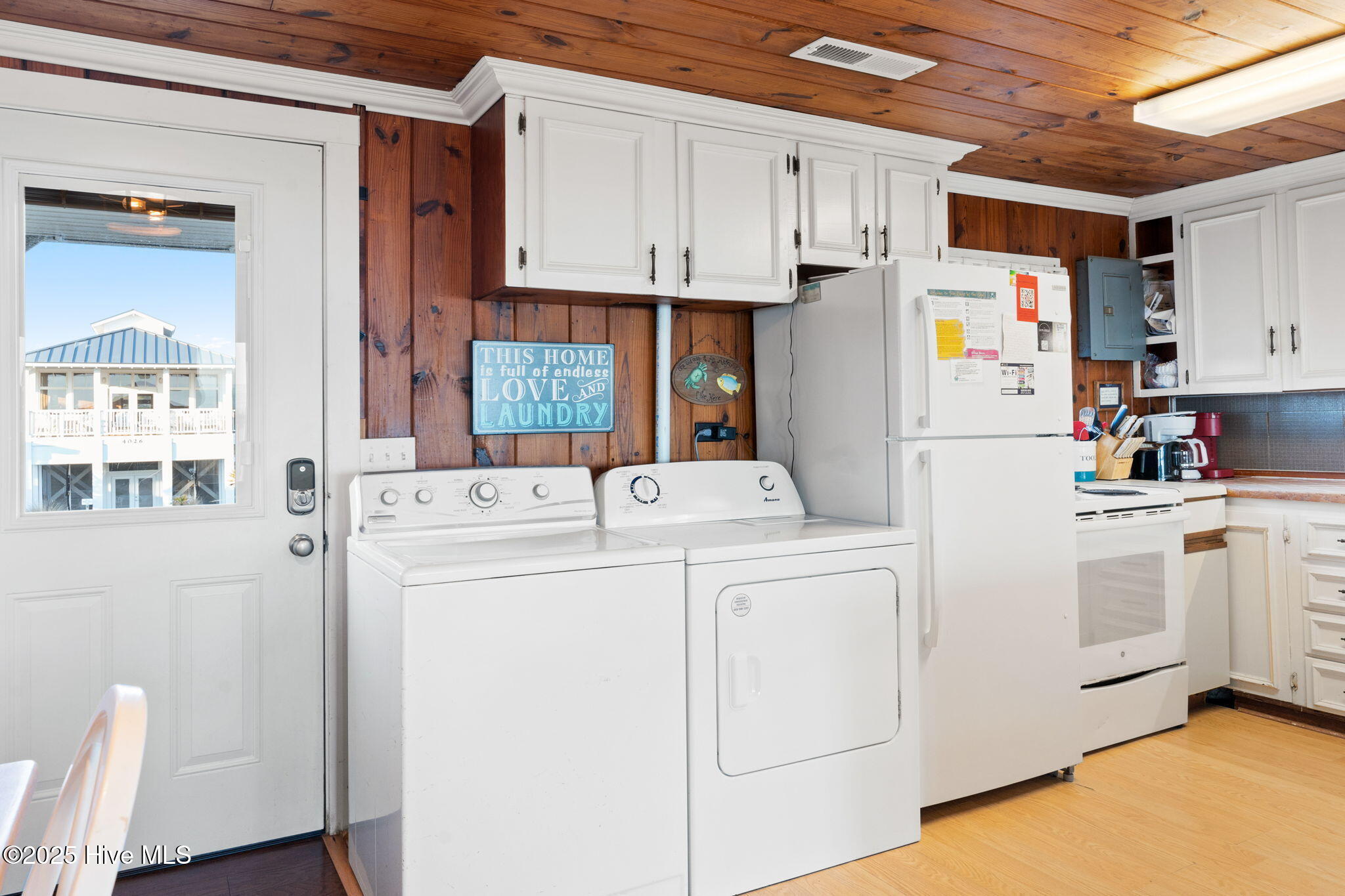 4025 E Beach Drive Property Photo 14