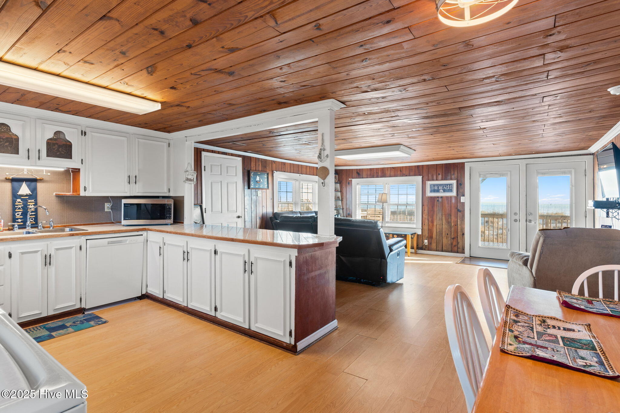4025 E Beach Drive Property Photo 16