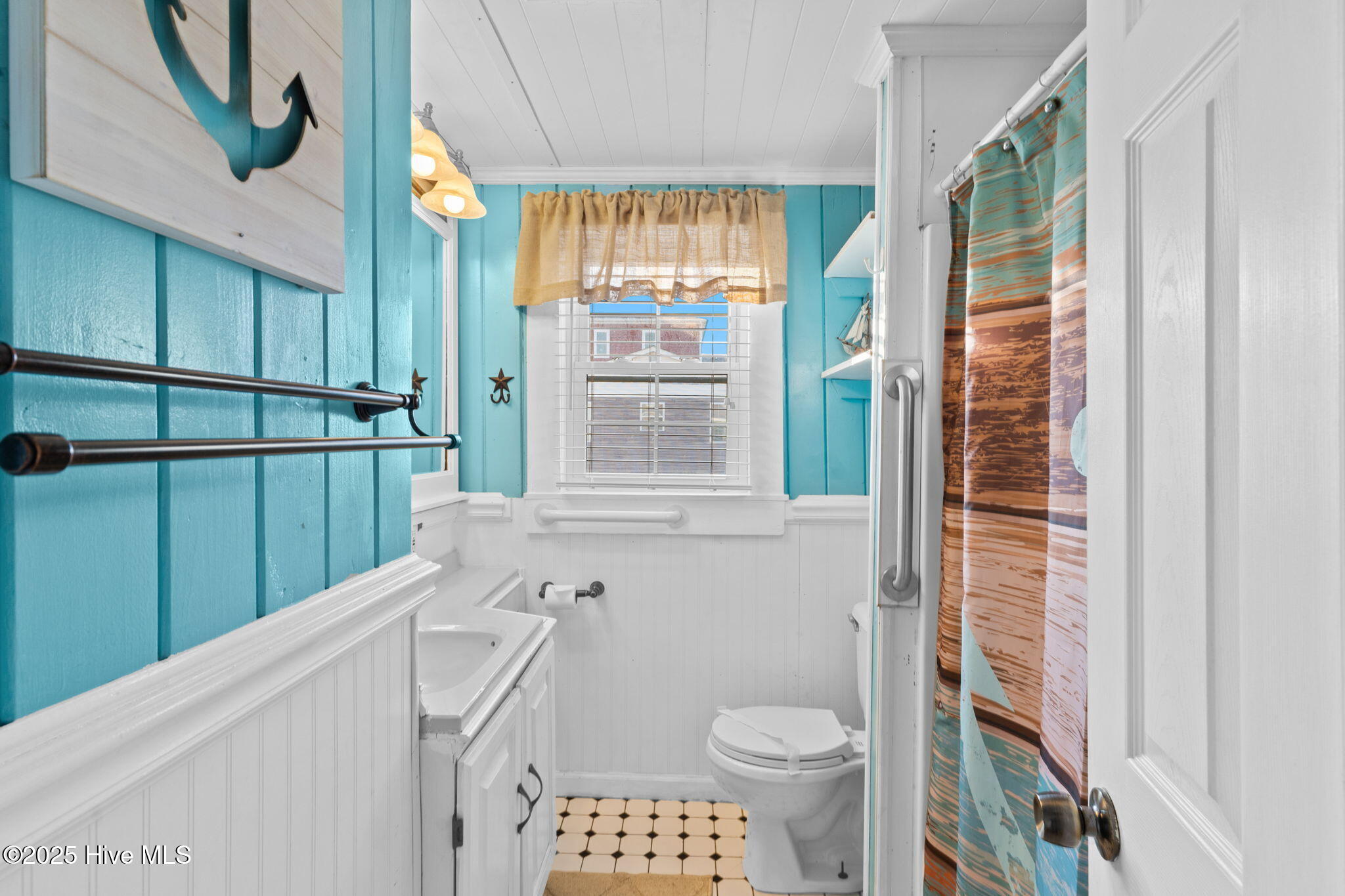 4025 E Beach Drive Property Photo 28