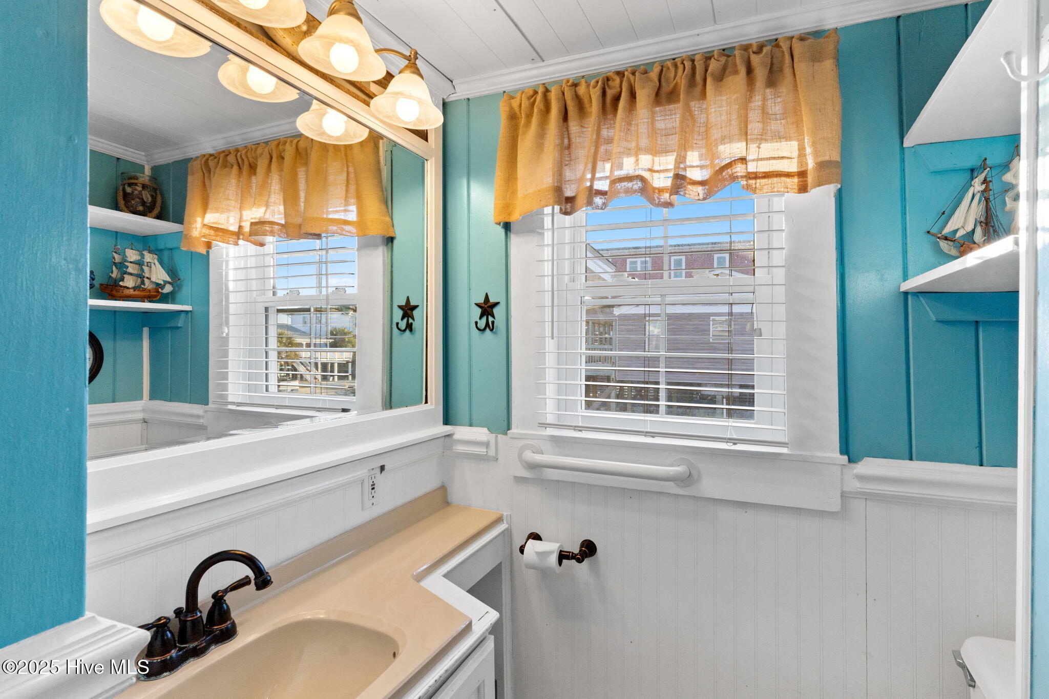 4025 E Beach Drive Property Photo 36