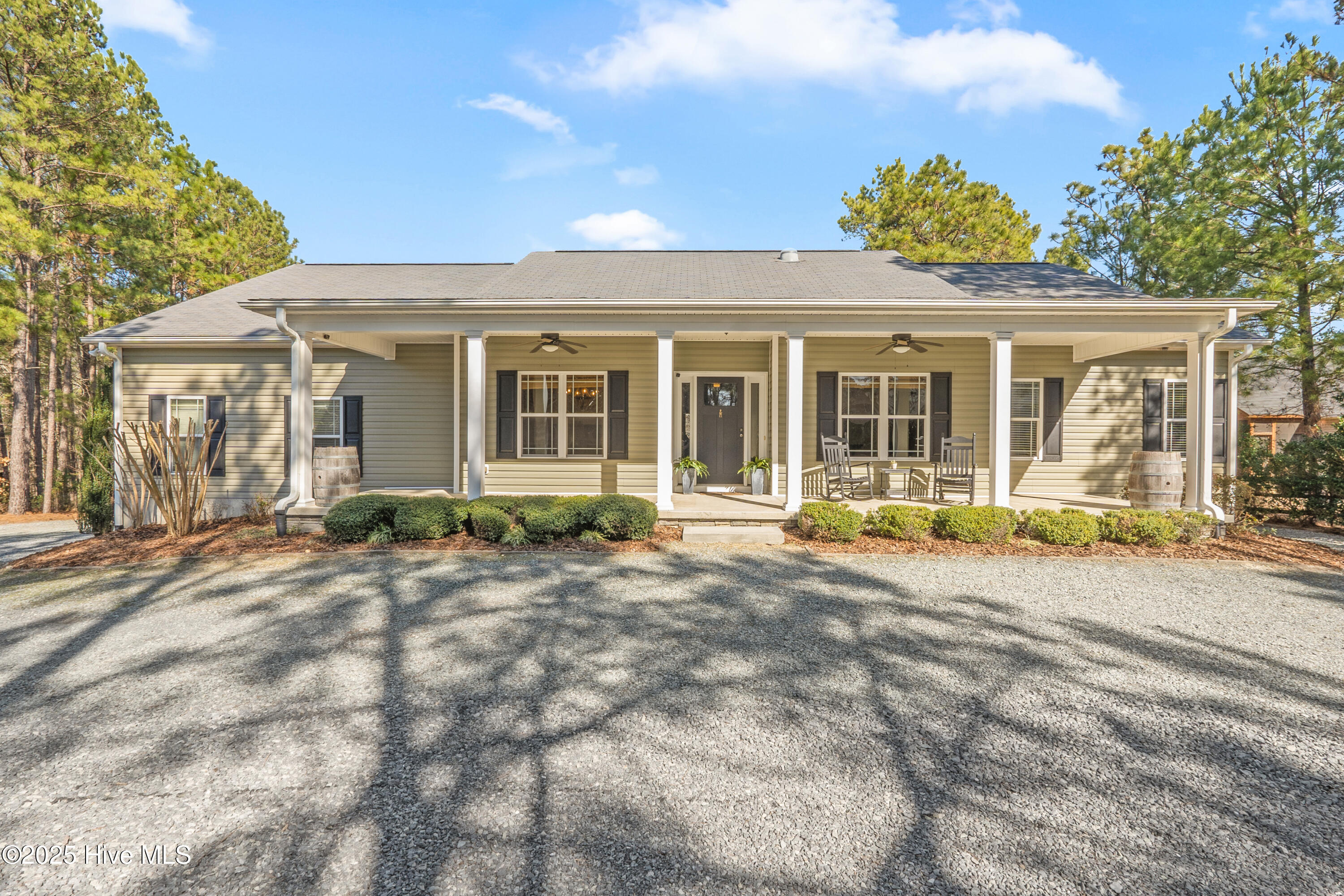 303 Queens Cove Way Property Photo