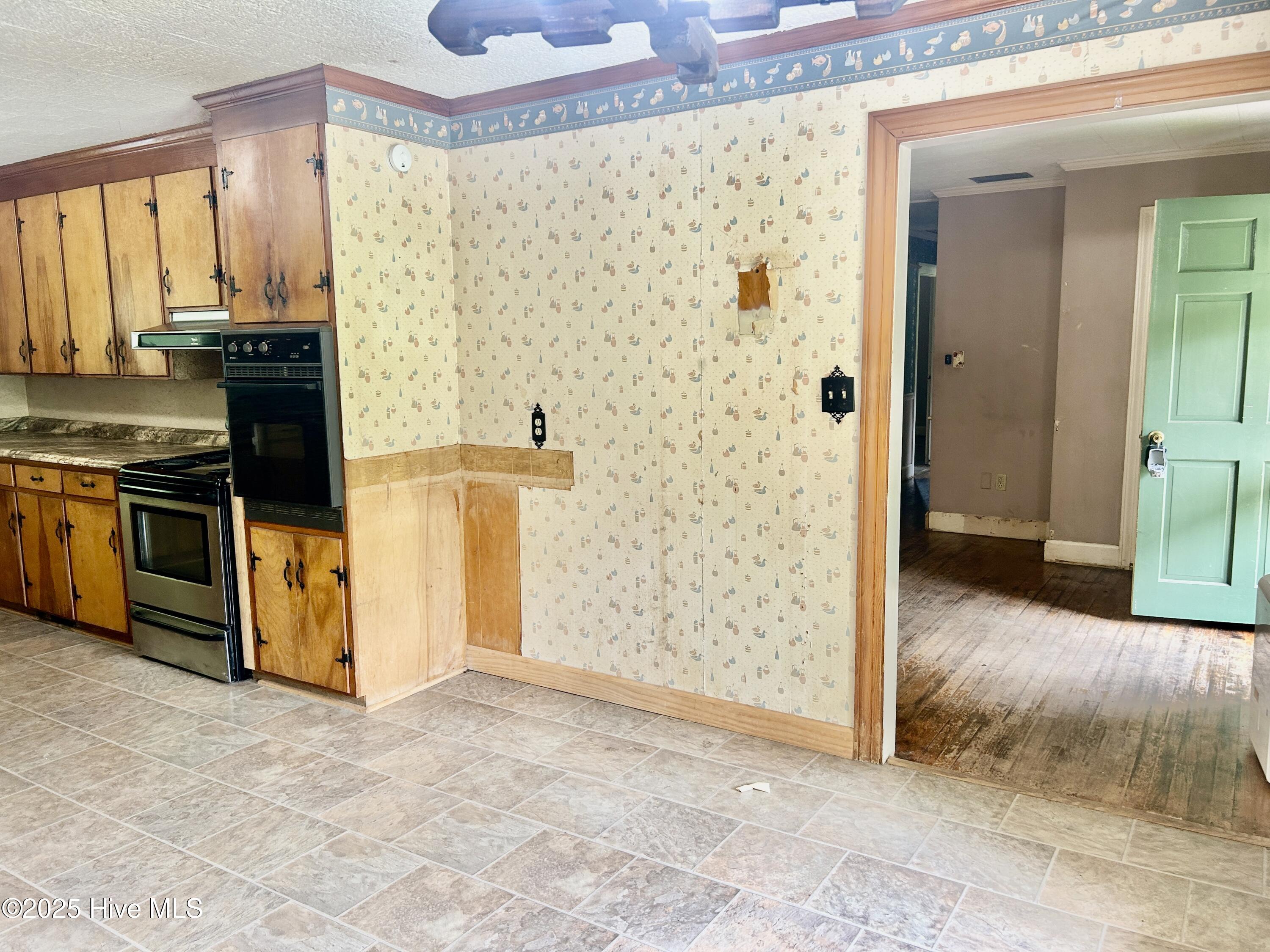 100 Brownlow Avenue Property Photo 8