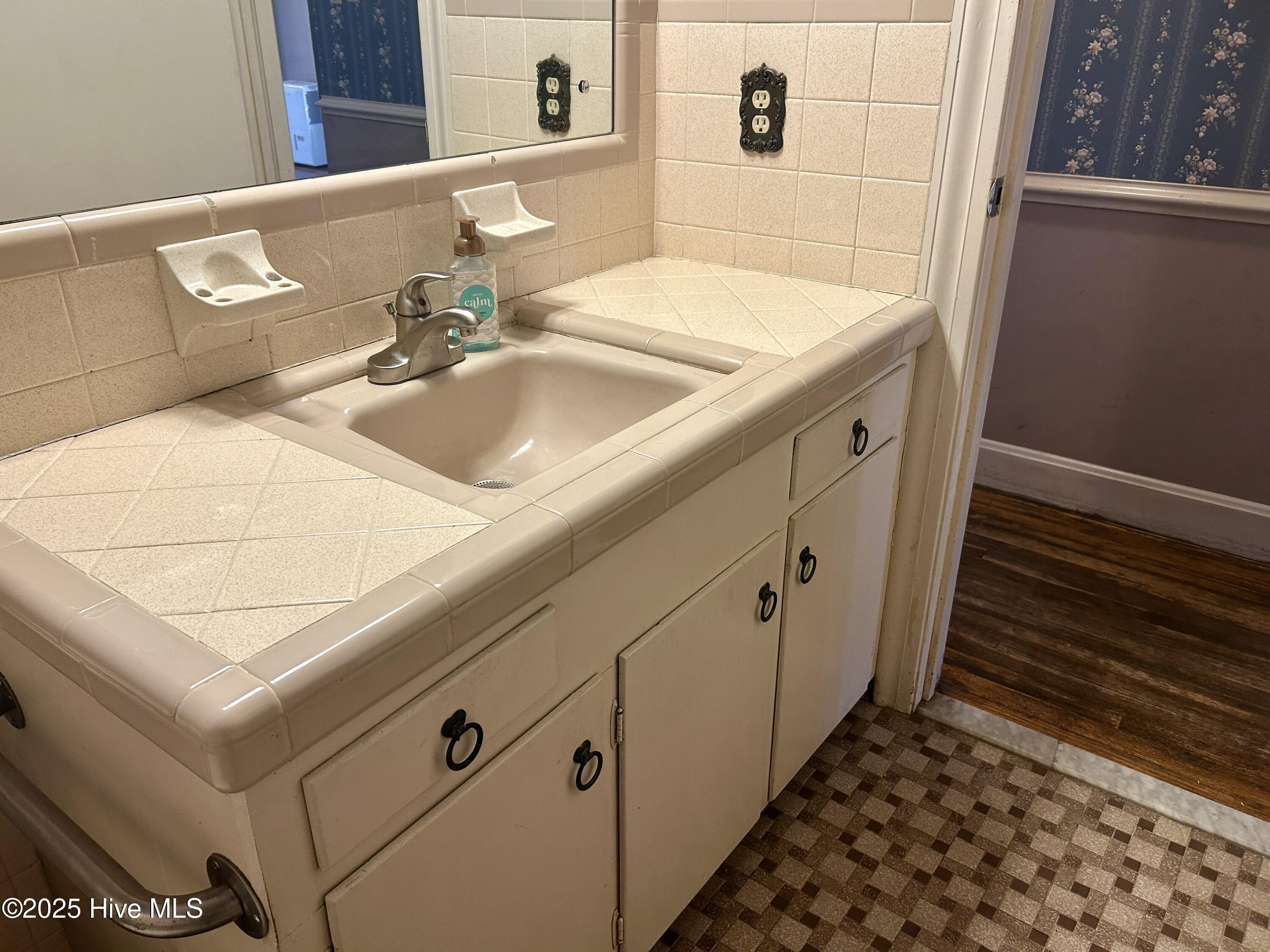 100 Brownlow Avenue Property Photo 16