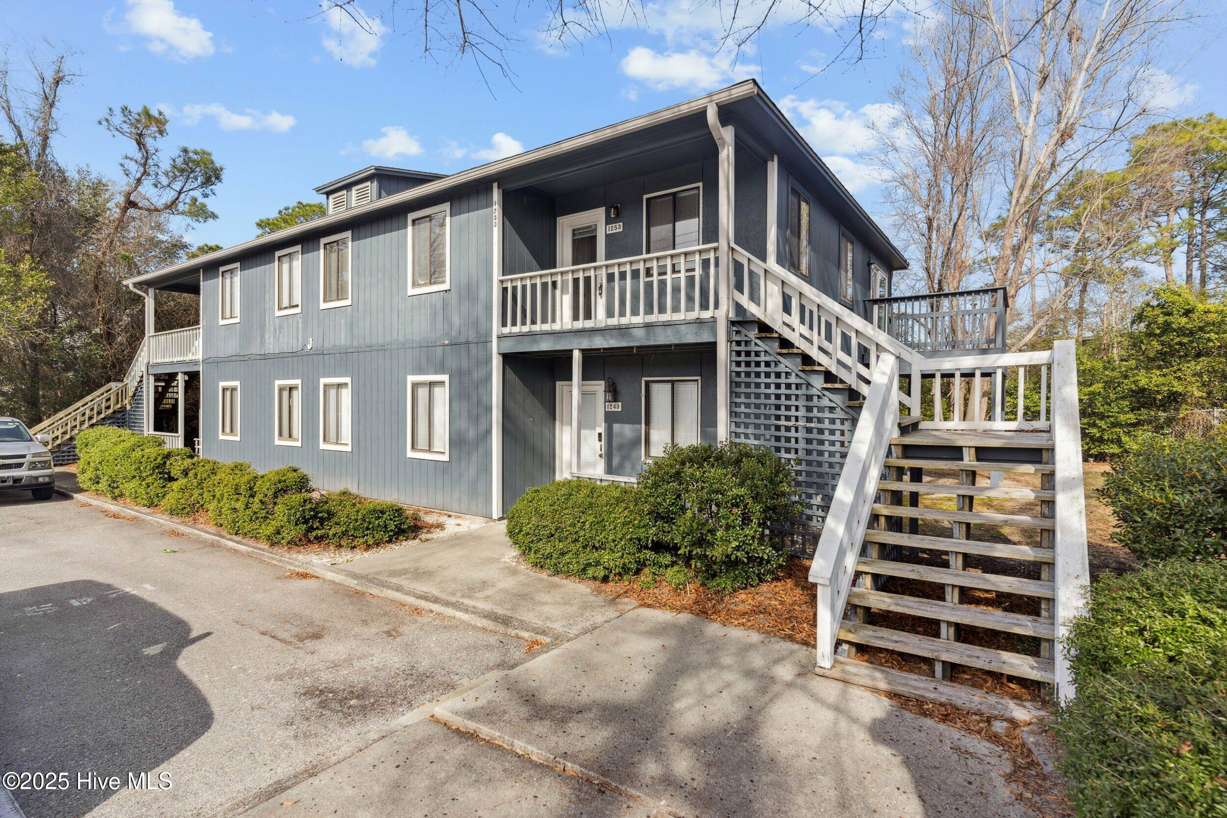 1253 Wellington Avenue J Property Photo