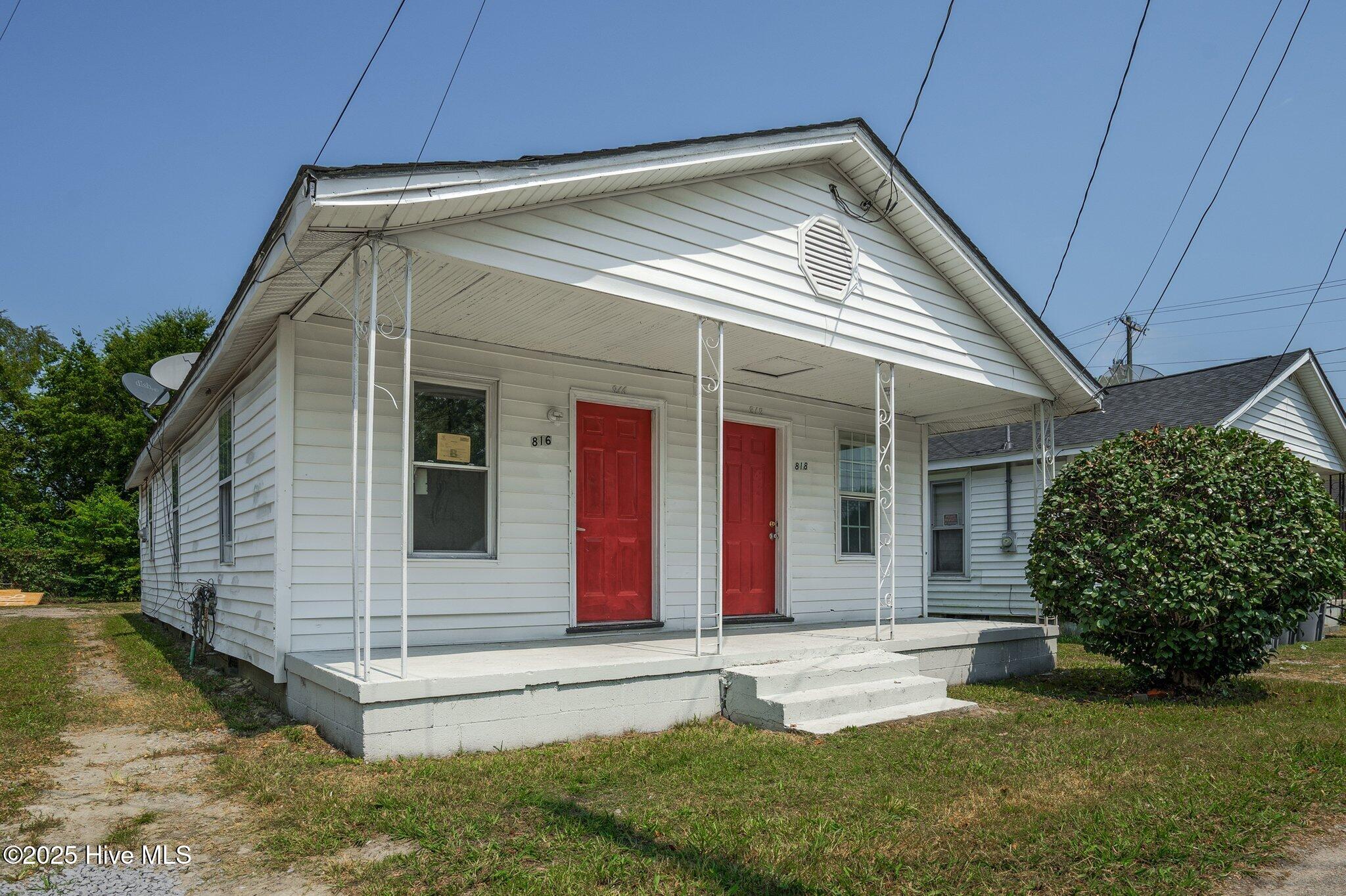 816 E Grand Avenue Property Photo 1