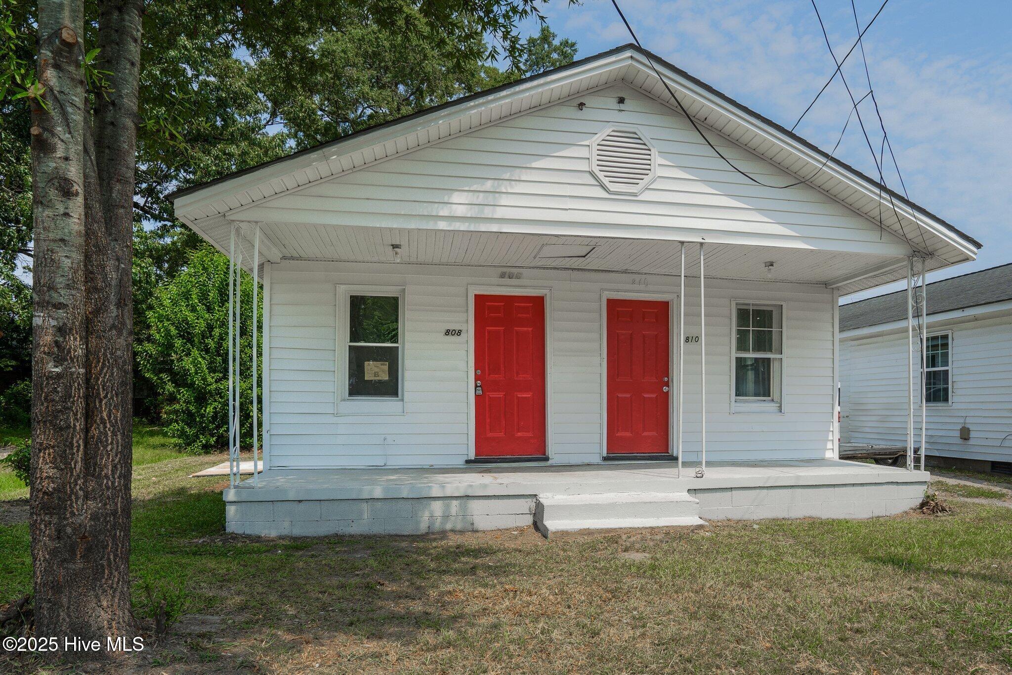 810 E Grand Avenue Property Photo 1