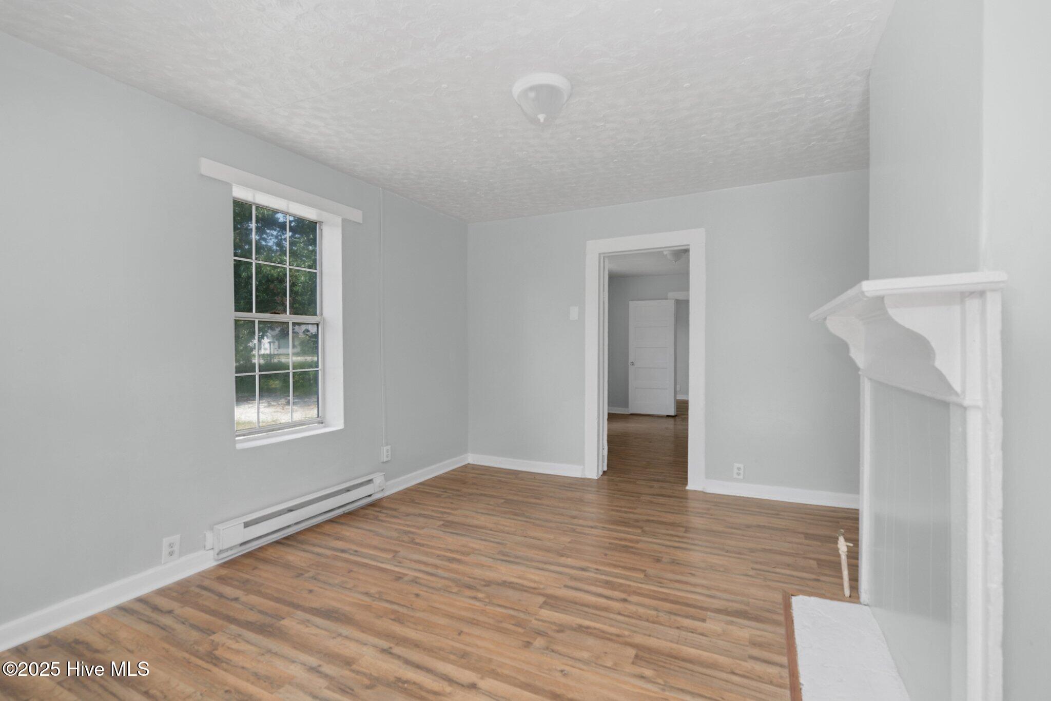 810 E Grand Avenue Property Photo 2