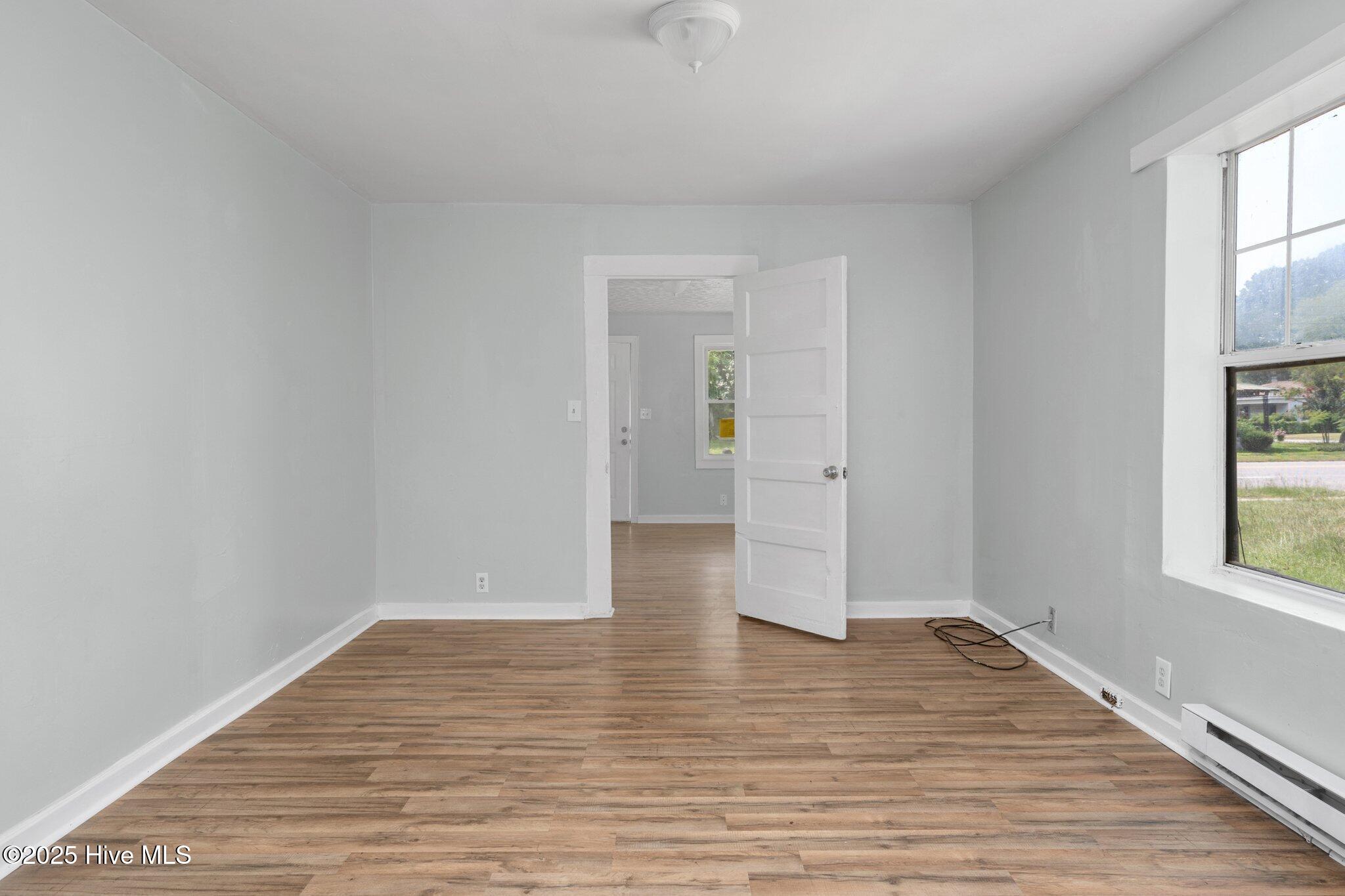 810 E Grand Avenue Property Photo 6