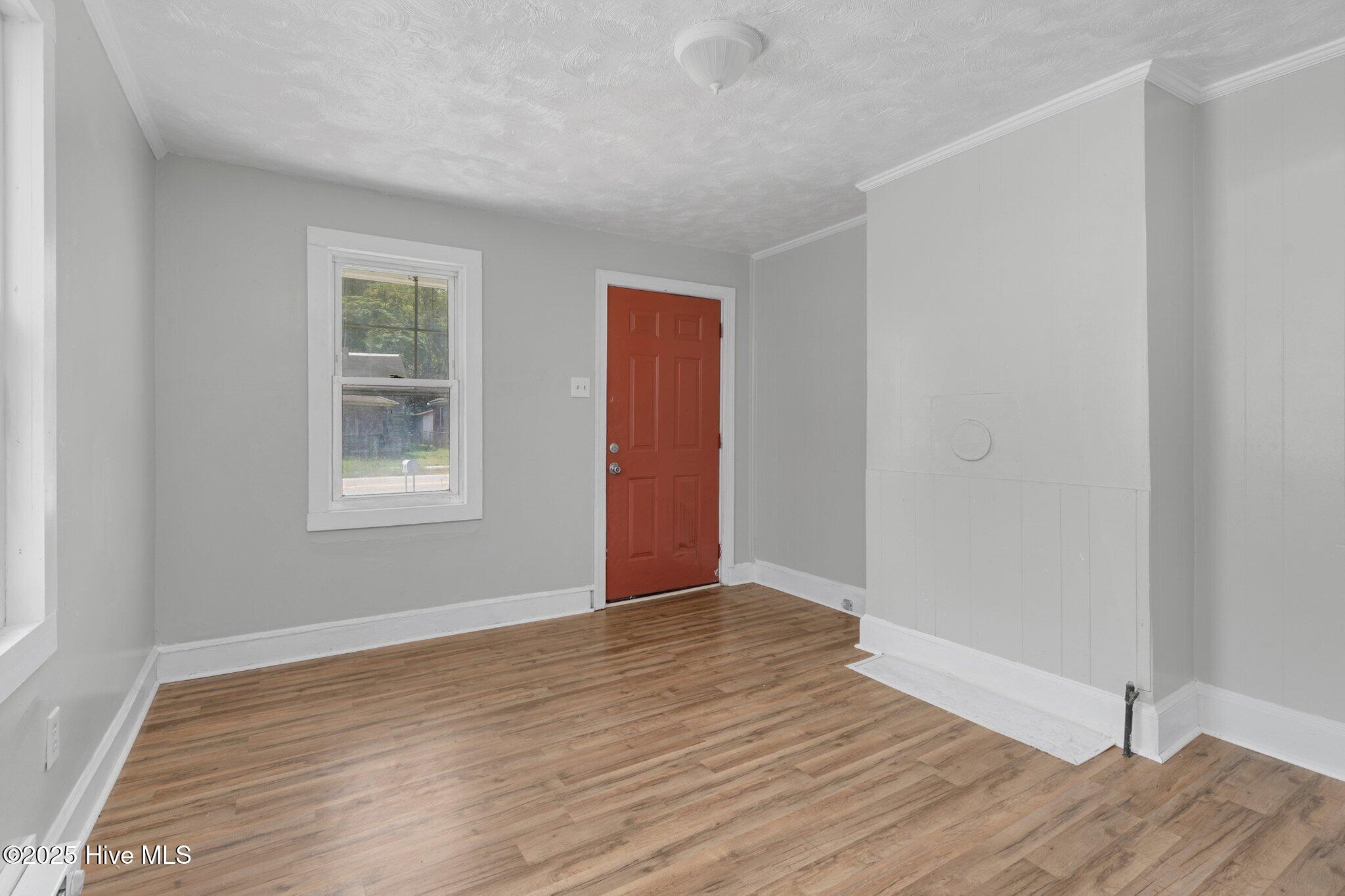 810 E Grand Avenue Property Photo 14