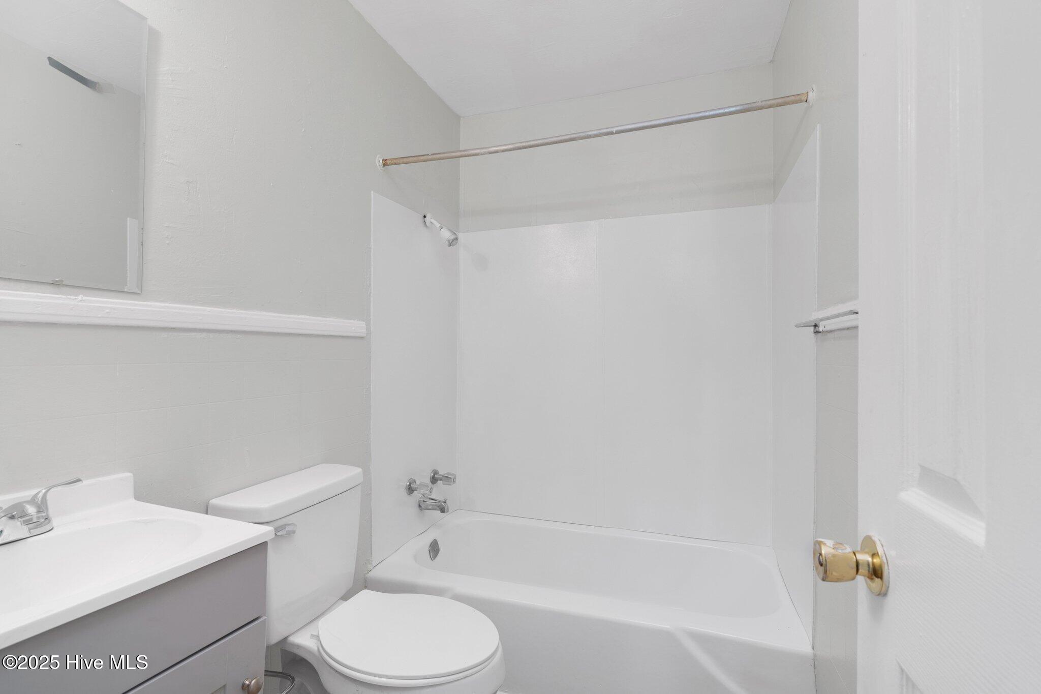 810 E Grand Avenue Property Photo 21