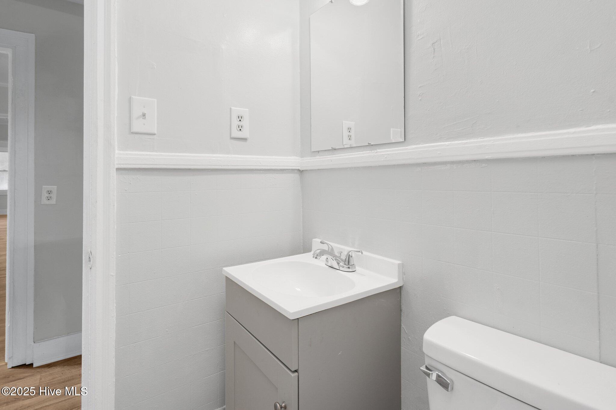 810 E Grand Avenue Property Photo 22