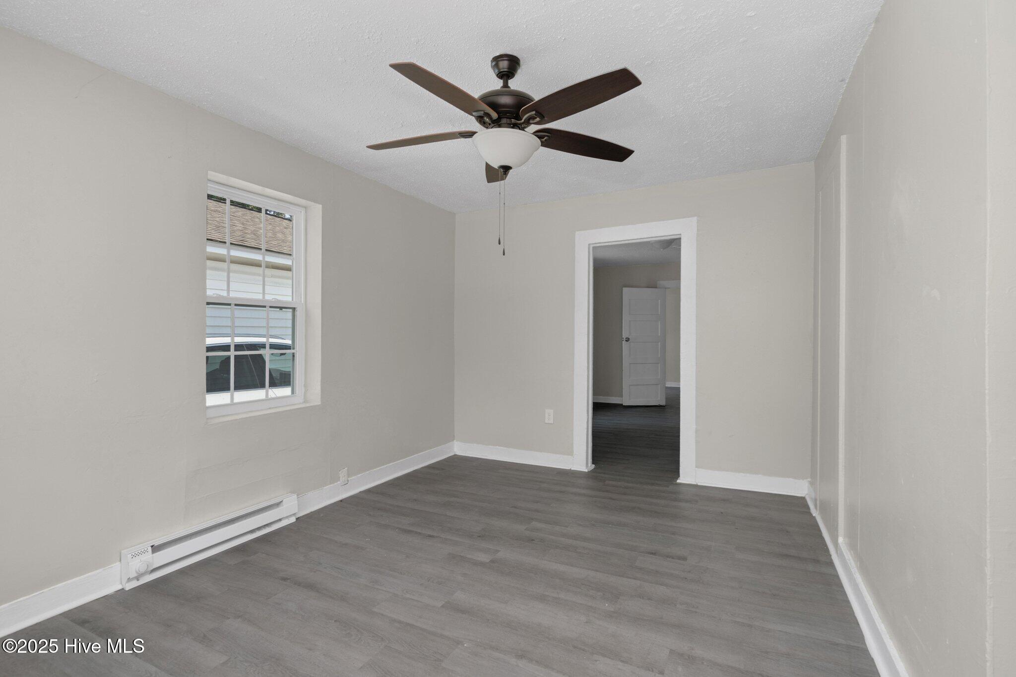 812 E Grand Avenue Property Photo 2