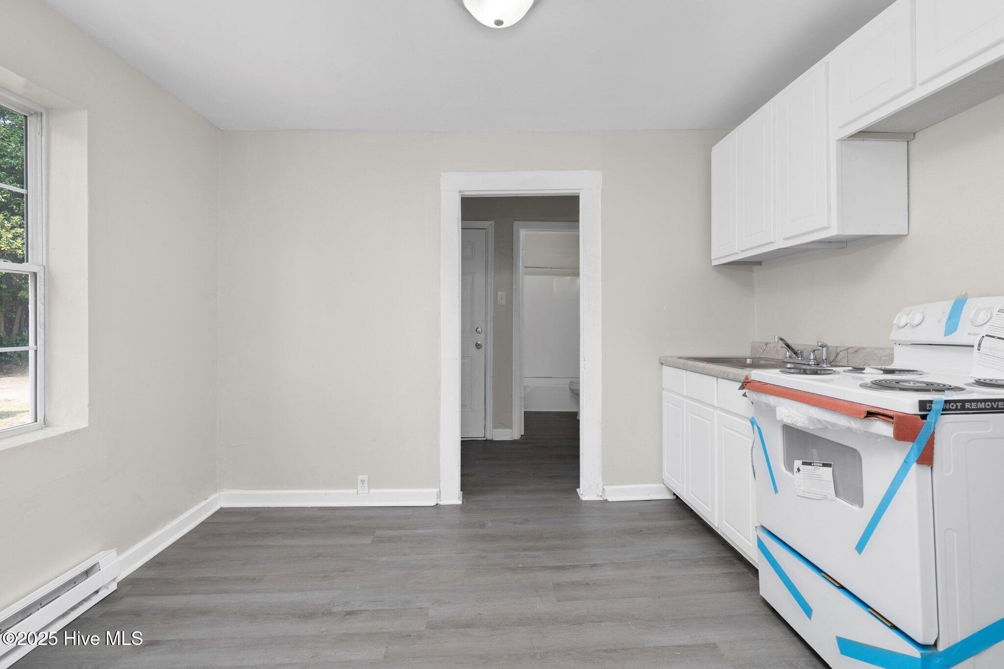 812 E Grand Avenue Property Photo 6