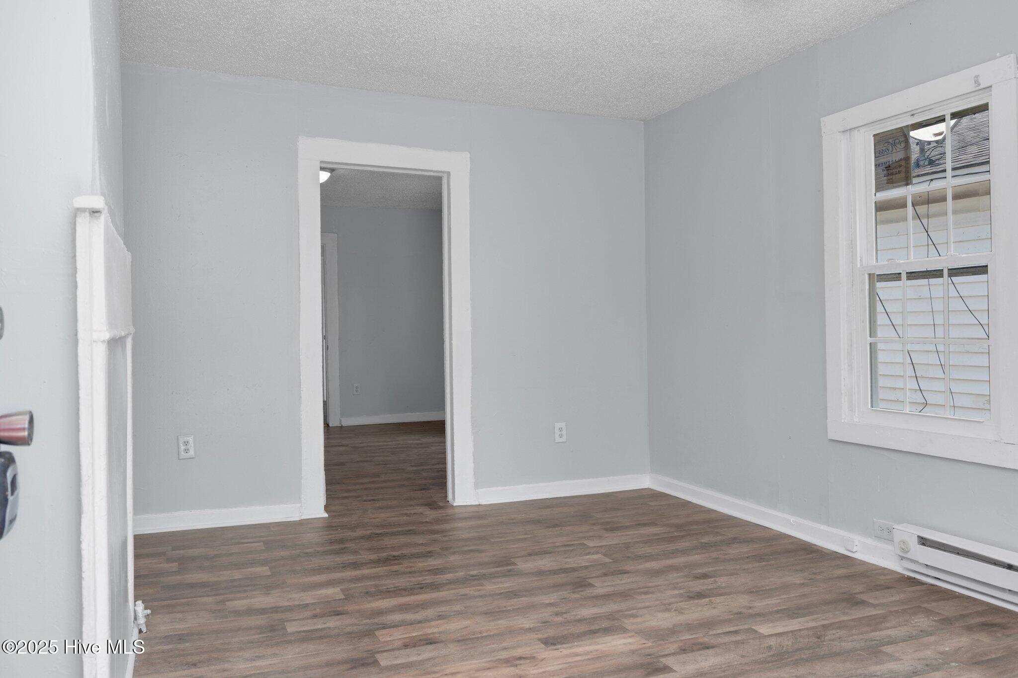 812 E Grand Avenue Property Photo 14