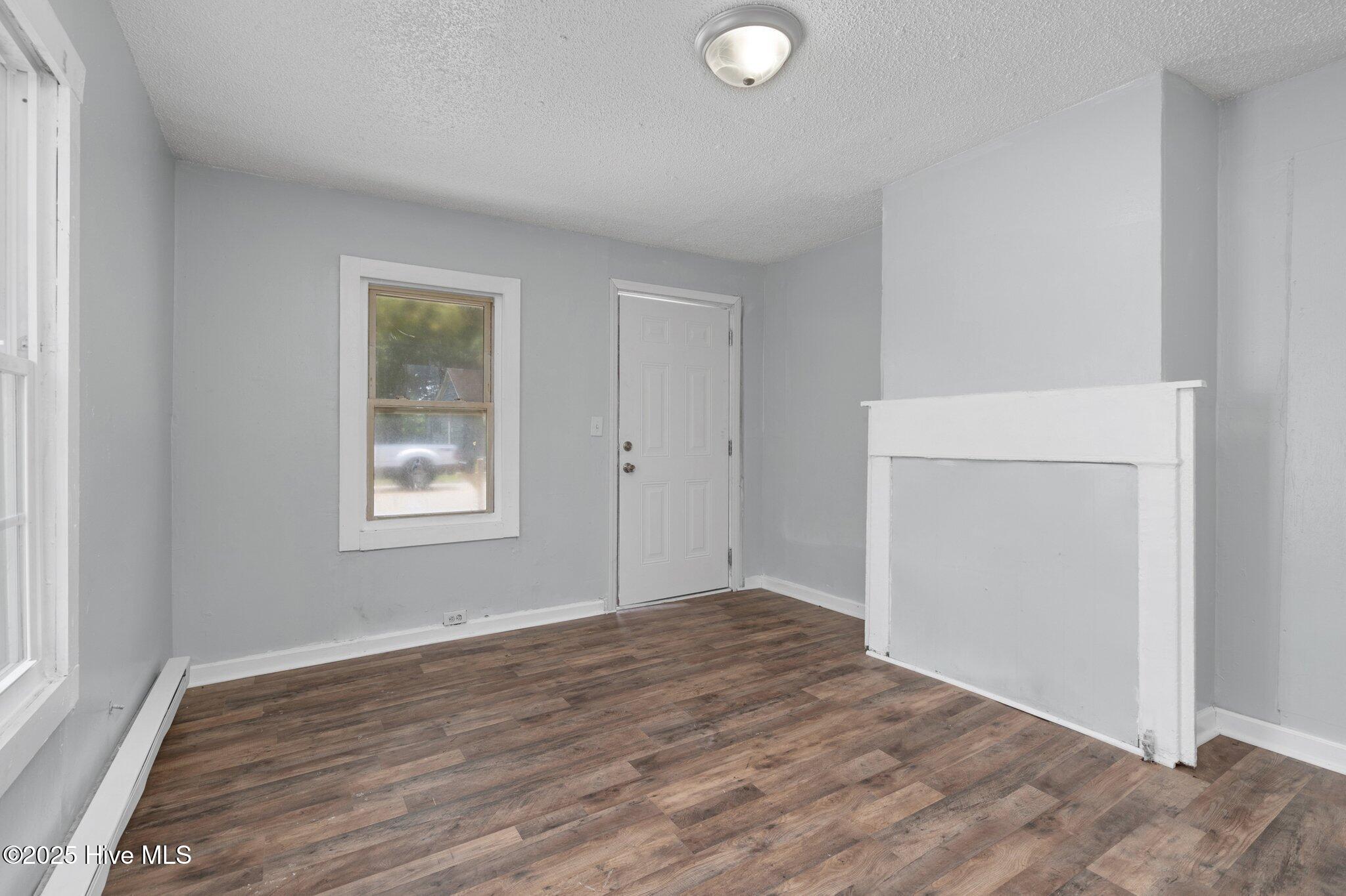 812 E Grand Avenue Property Photo 15
