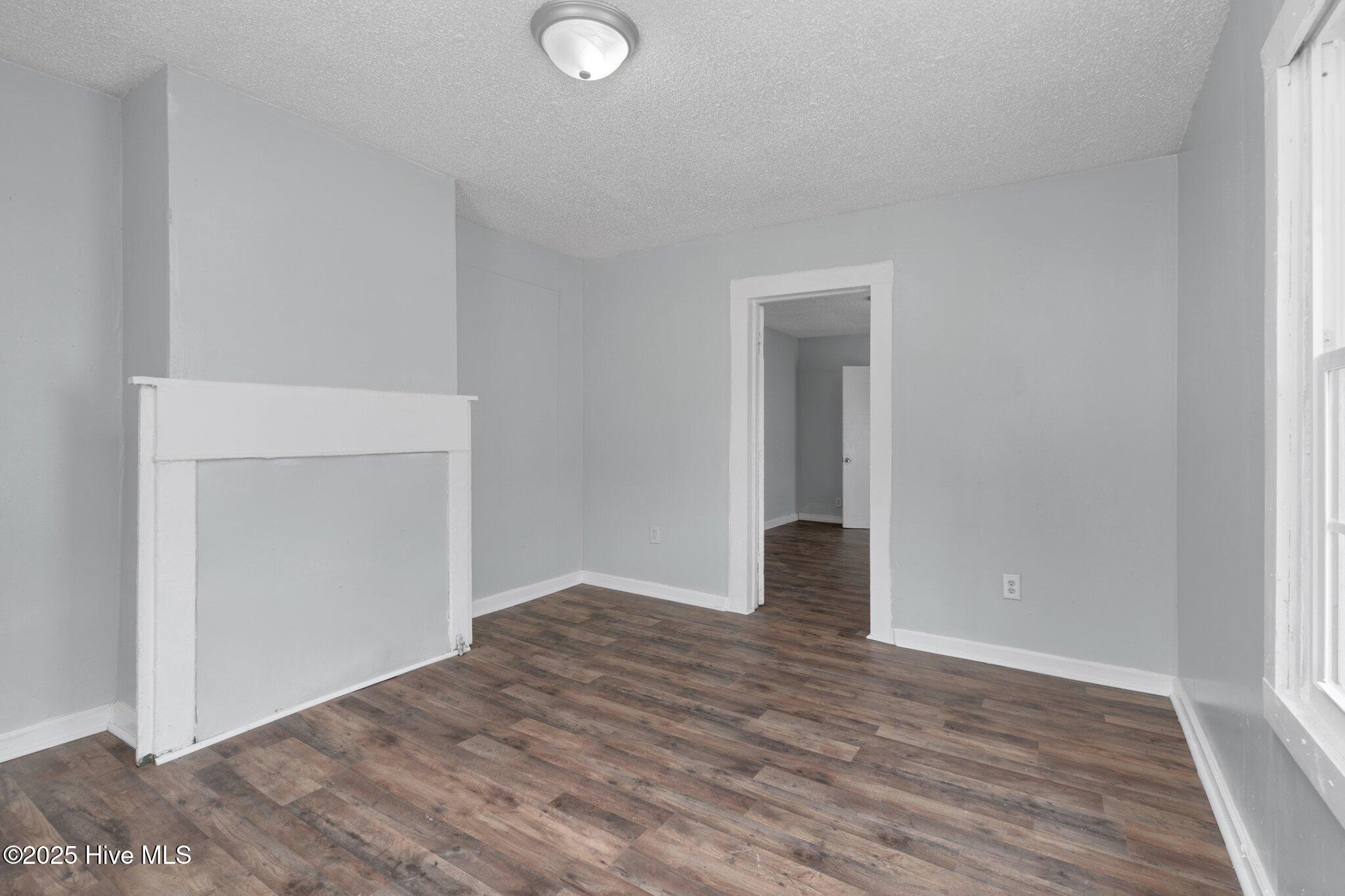 812 E Grand Avenue Property Photo 16
