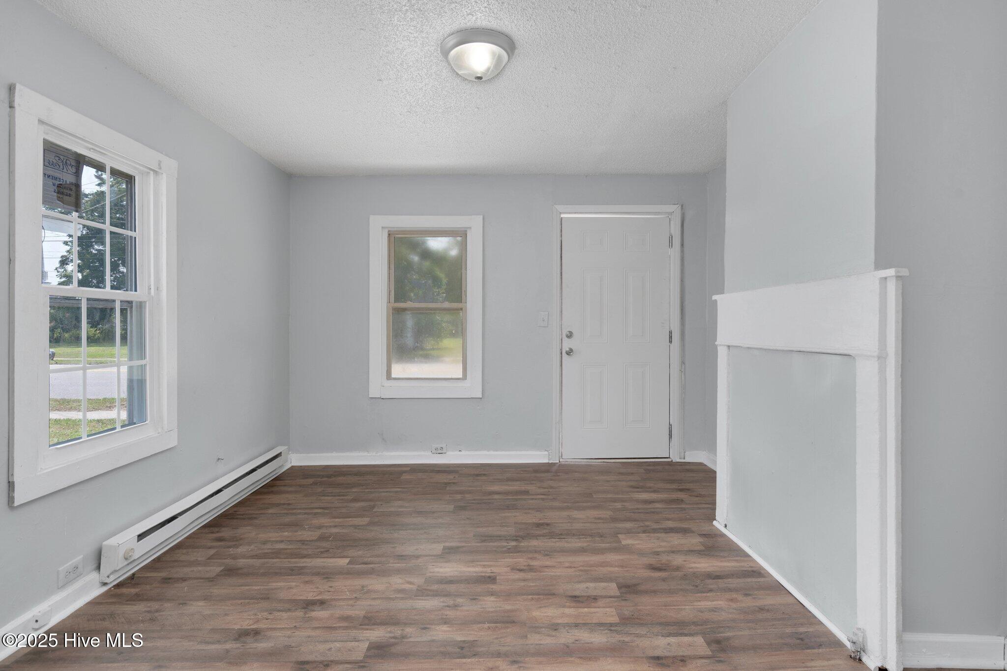 812 E Grand Avenue Property Photo 17