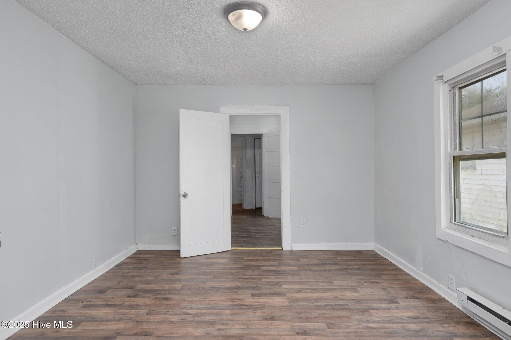 812 E Grand Avenue Property Photo 18