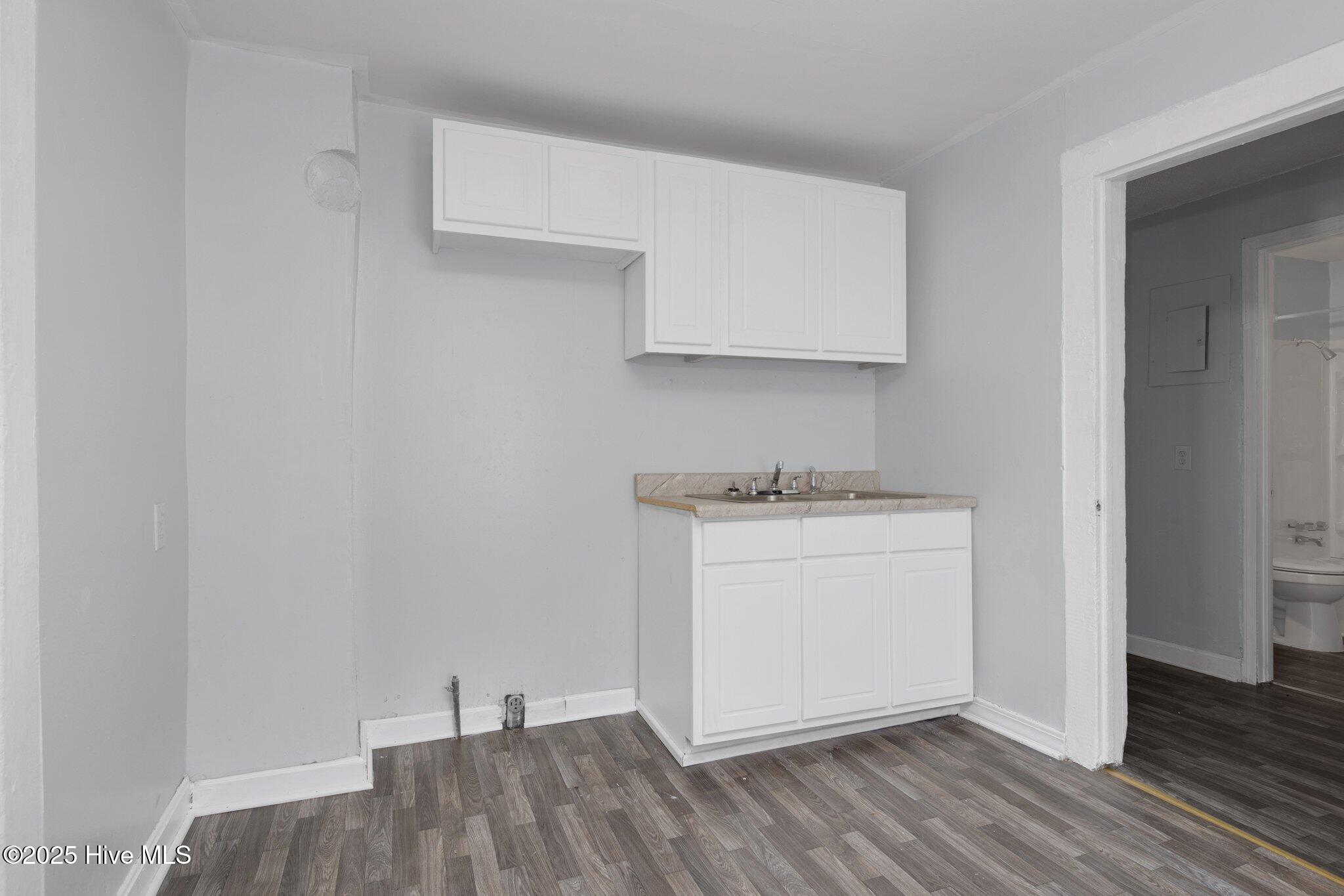 812 E Grand Avenue Property Photo 21