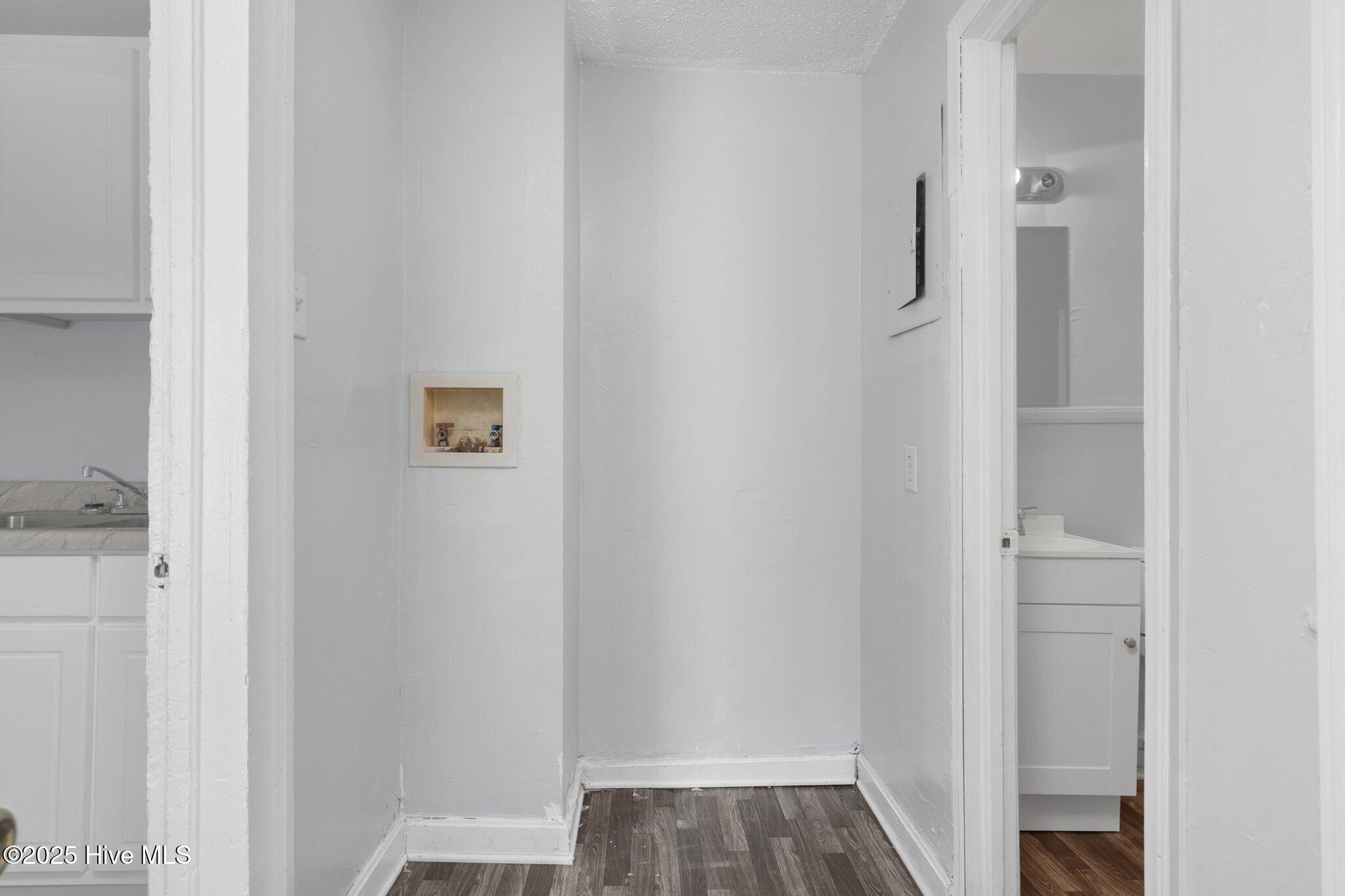 812 E Grand Avenue Property Photo 23