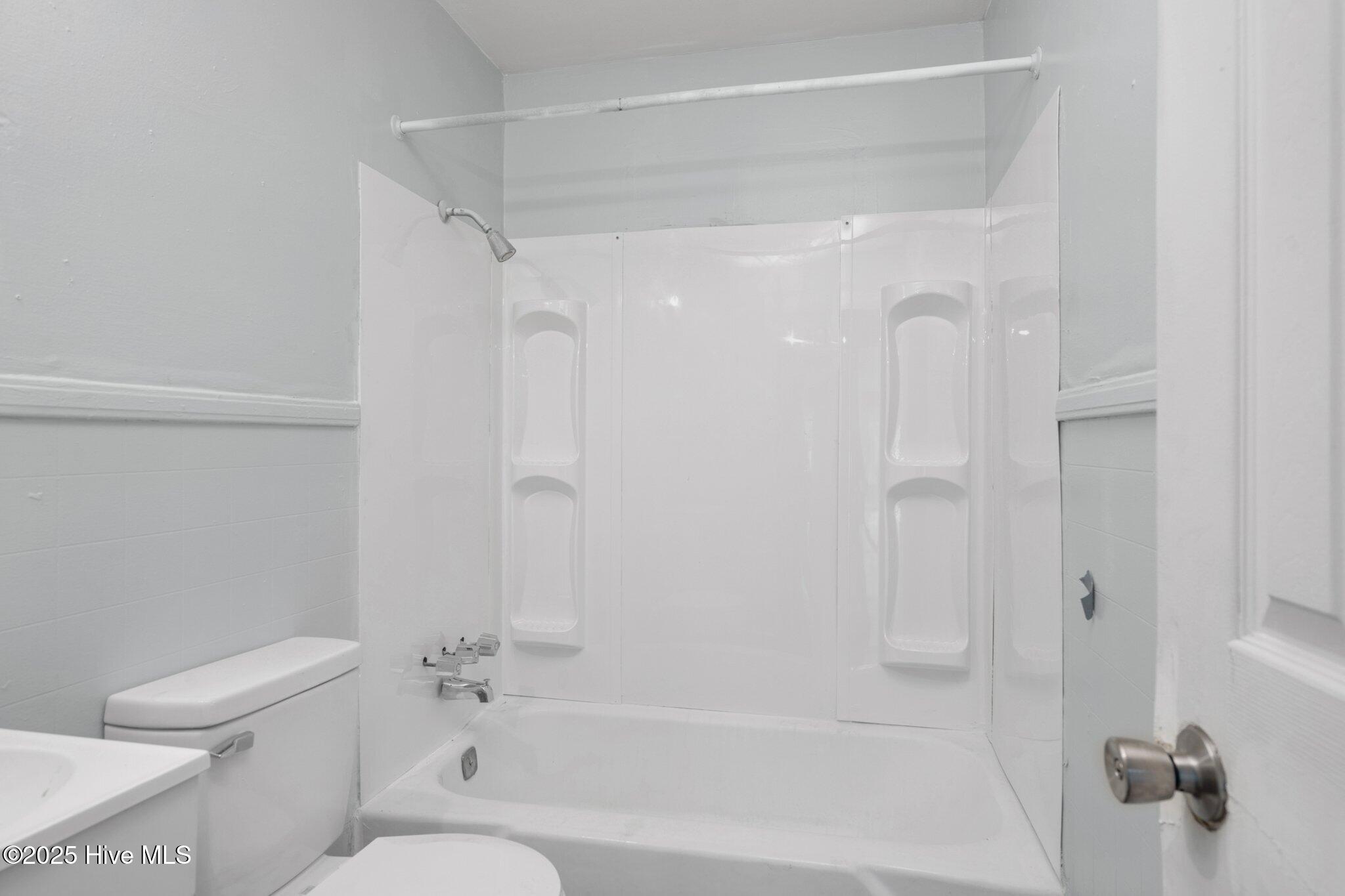 812 E Grand Avenue Property Photo 24