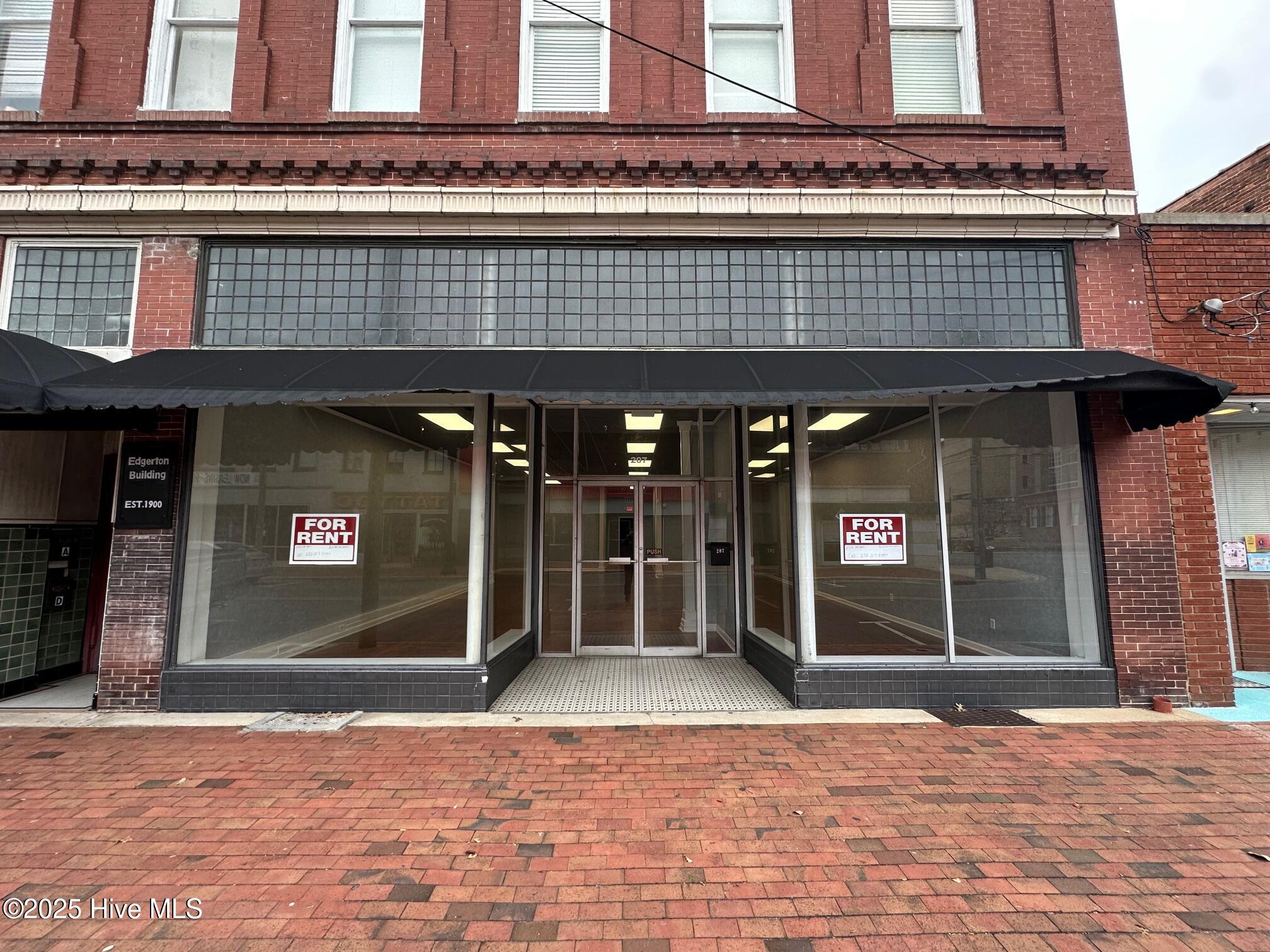 207 E Walnut Street Property Photo 1