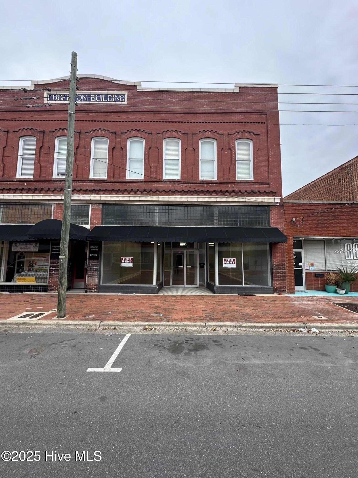207 E Walnut Street Property Photo 2