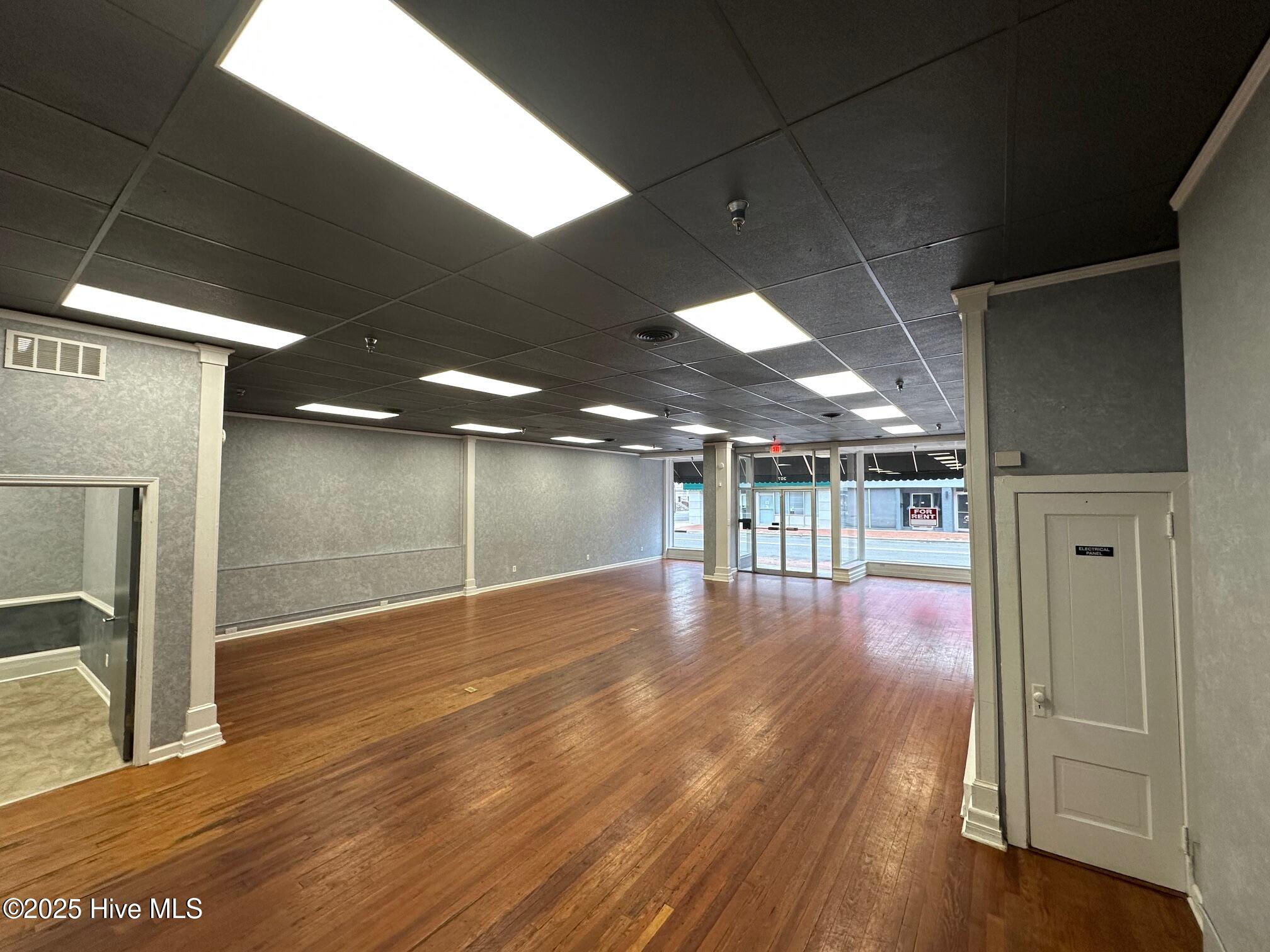 207 E Walnut Street Property Photo 4