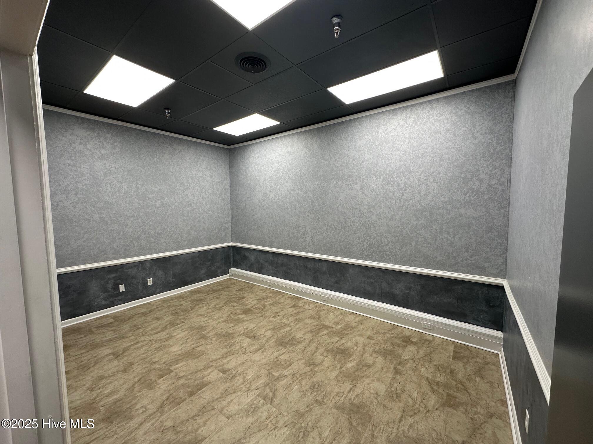 207 E Walnut Street Property Photo 6