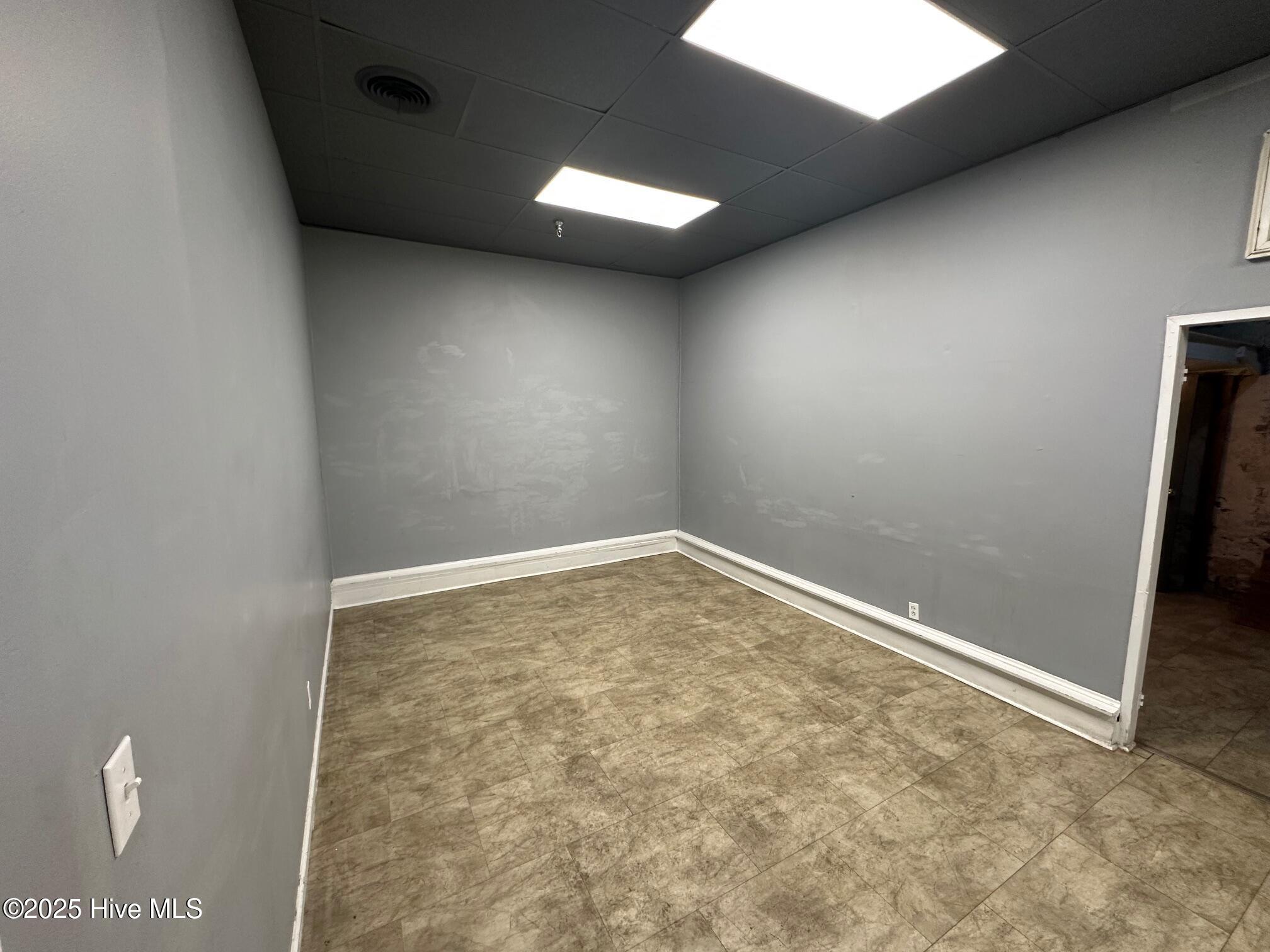 207 E Walnut Street Property Photo 8