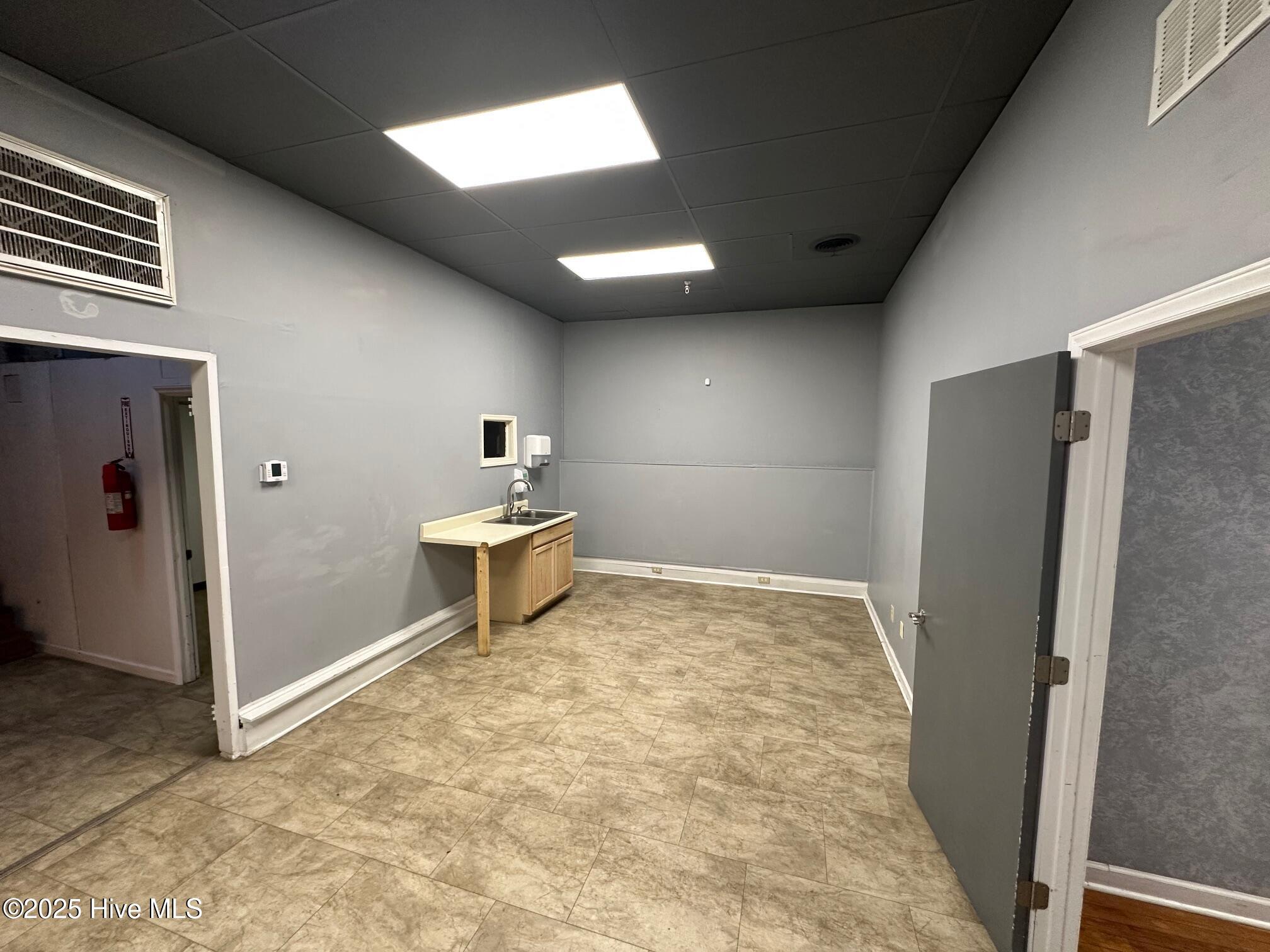 207 E Walnut Street Property Photo 9
