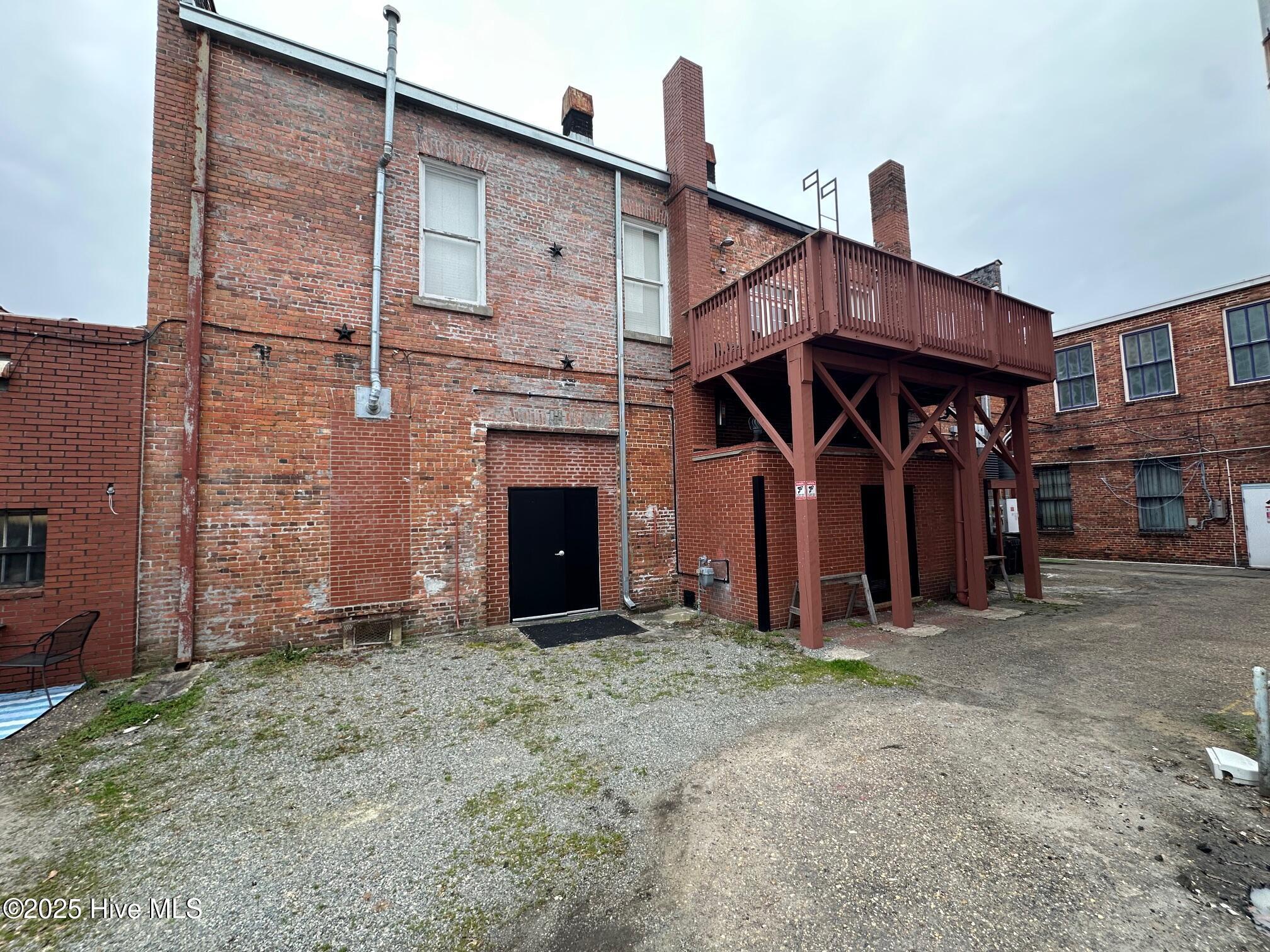 207 E Walnut Street Property Photo 15