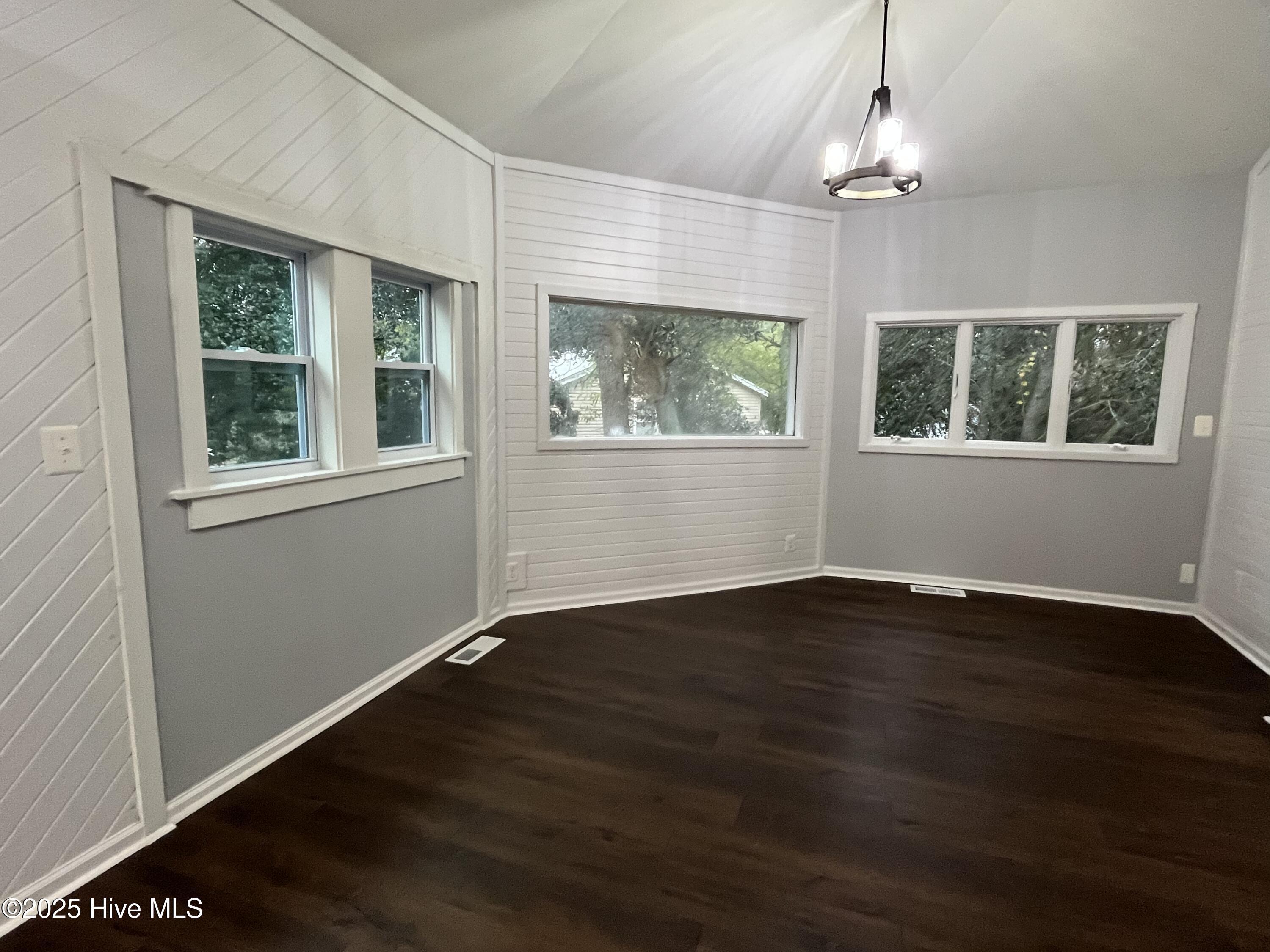 415 W Chowan Street Property Photo 19